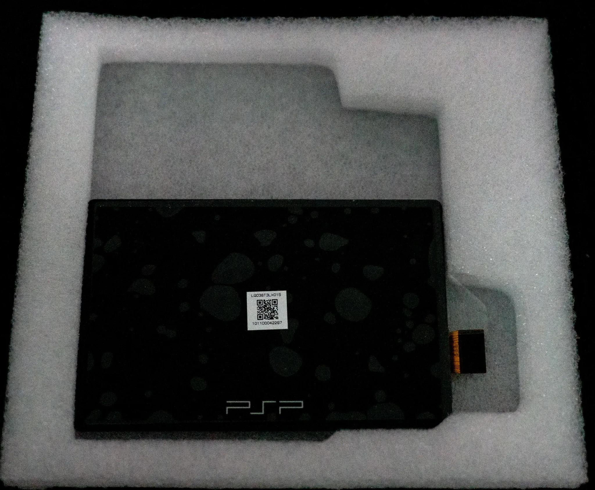 PSP Go White Shell replacement + screen!