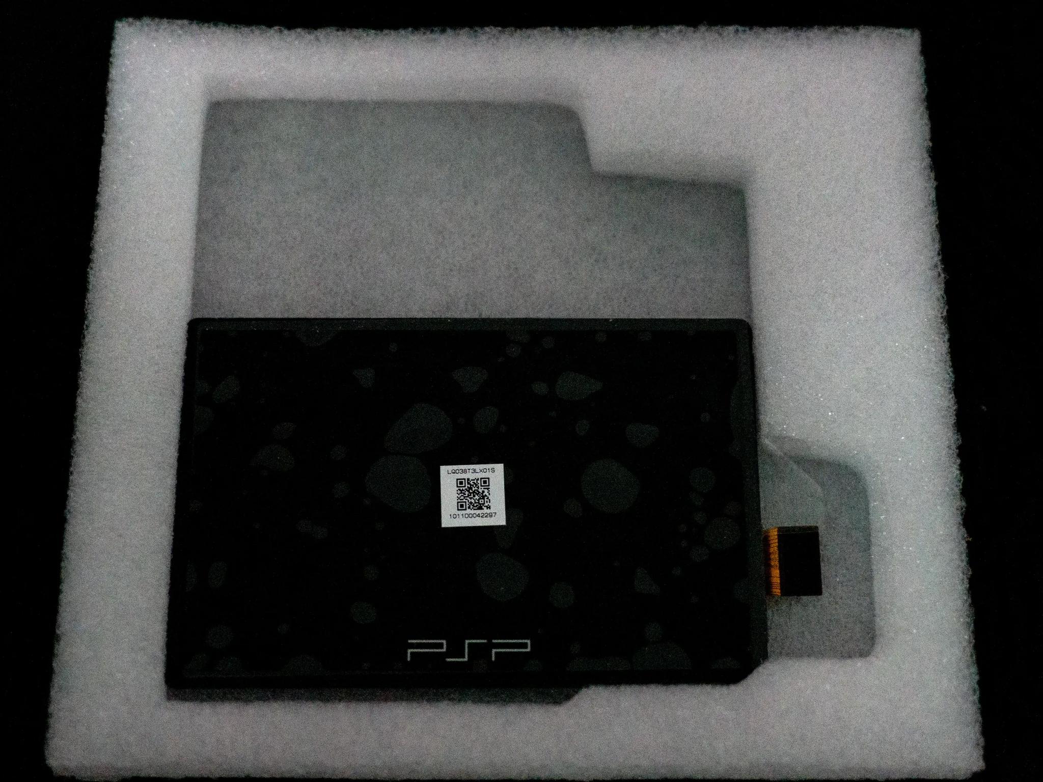 PSP Go White Shell replacement + screen!
