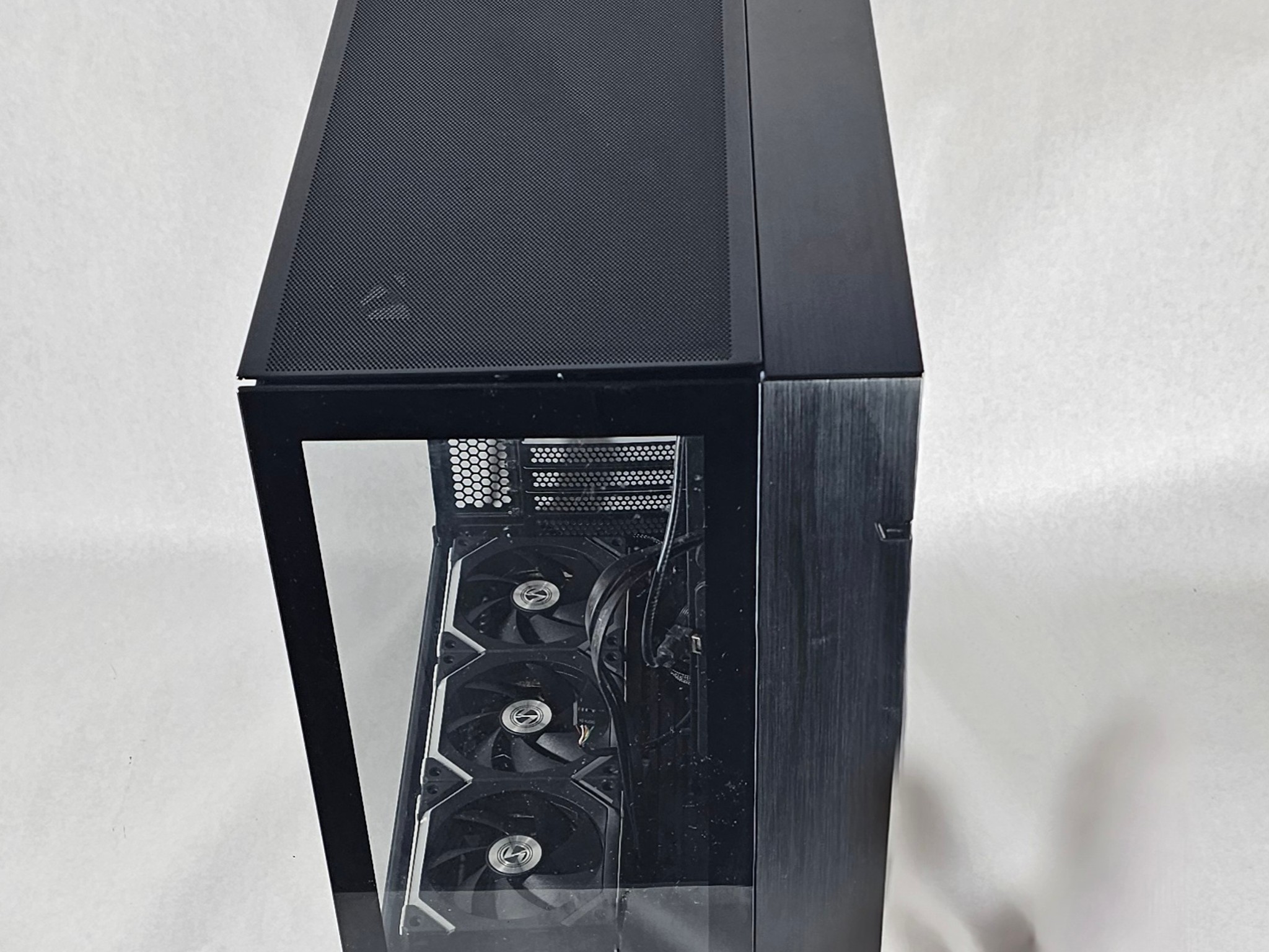 Lian Li PC Case 489 w\ Tempered Glass and 6 RGB Fans