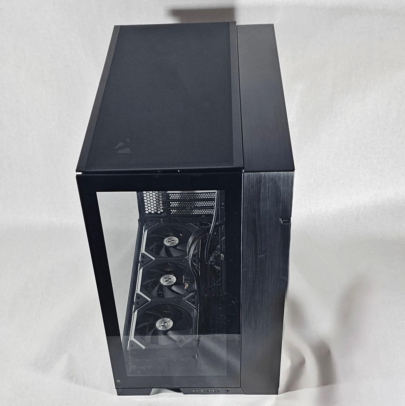 Lian Li PC Case 489 w\ Tempered Glass and 6 RGB Fans