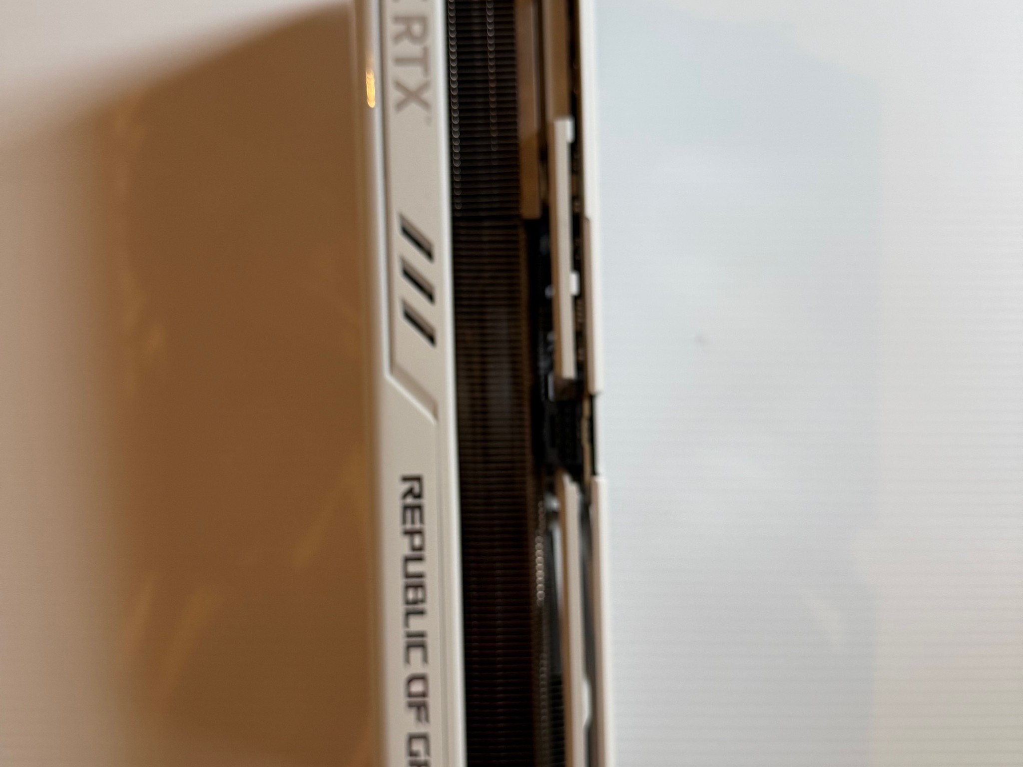 ASUS ROG Strix GeForce RTX 4090 24GB GDDR6X White Edition – Pristine Condition, Ships Fast!