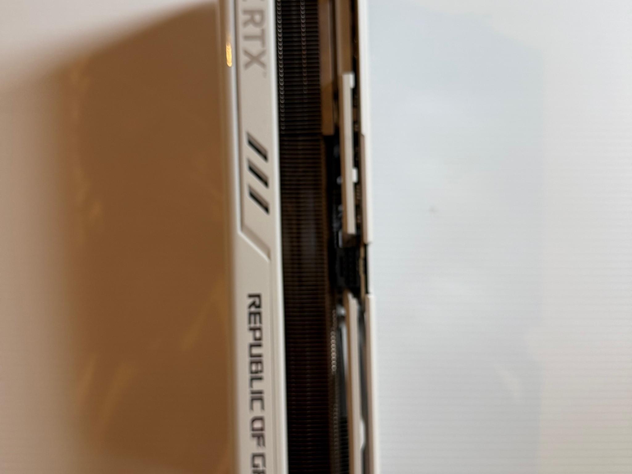 ASUS ROG Strix GeForce RTX 4090 24GB GDDR6X White Edition – Pristine Condition, Ships Fast!