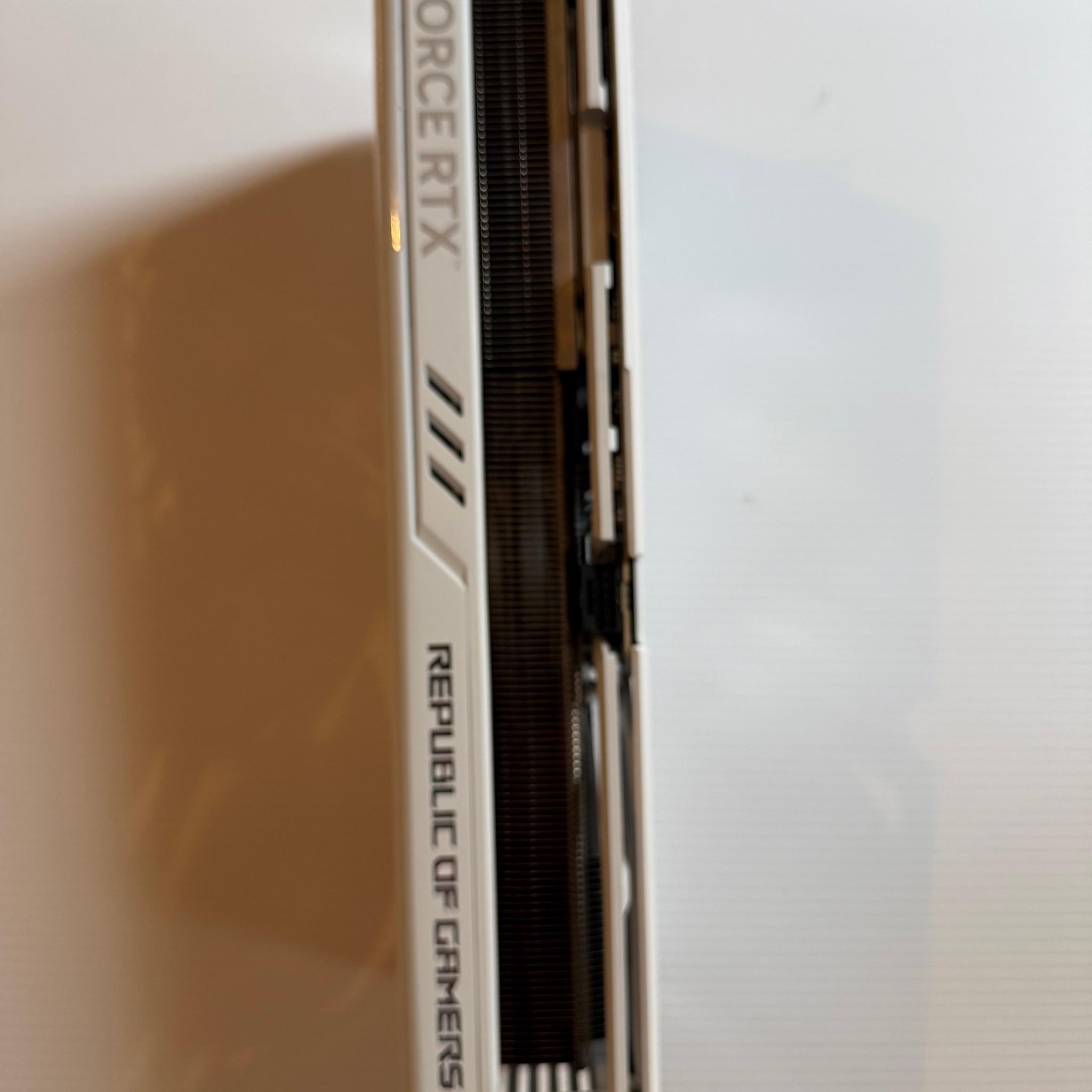 ASUS ROG Strix GeForce RTX 4090 24GB GDDR6X White Edition – Pristine Condition, Ships Fast!