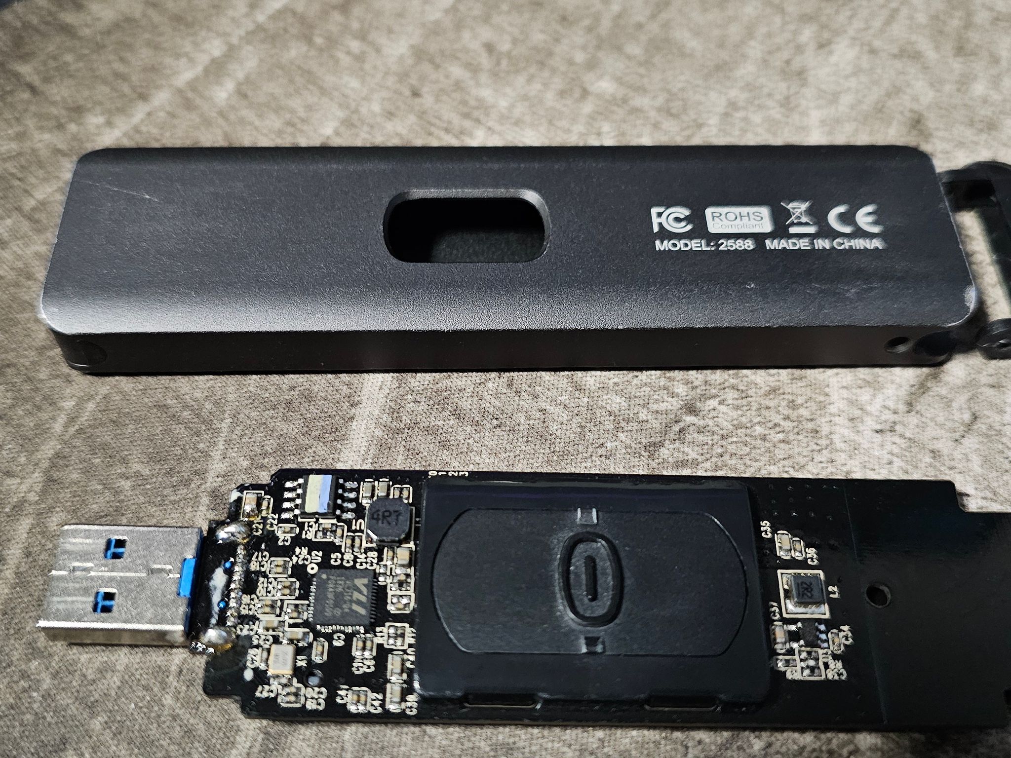 TEAMGroup TEAM MS30 128GB SATAIII M.2 2280 SSD (With INEO 2588 M.2 SATA To 10Gbps USB3.1 Enclosure)