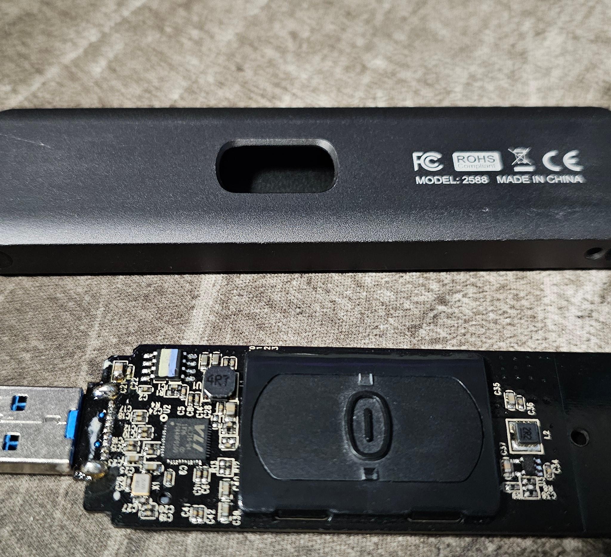TEAMGroup TEAM MS30 128GB SATAIII M.2 2280 SSD (With INEO 2588 M.2 SATA To 10Gbps USB3.1 Enclosure)
