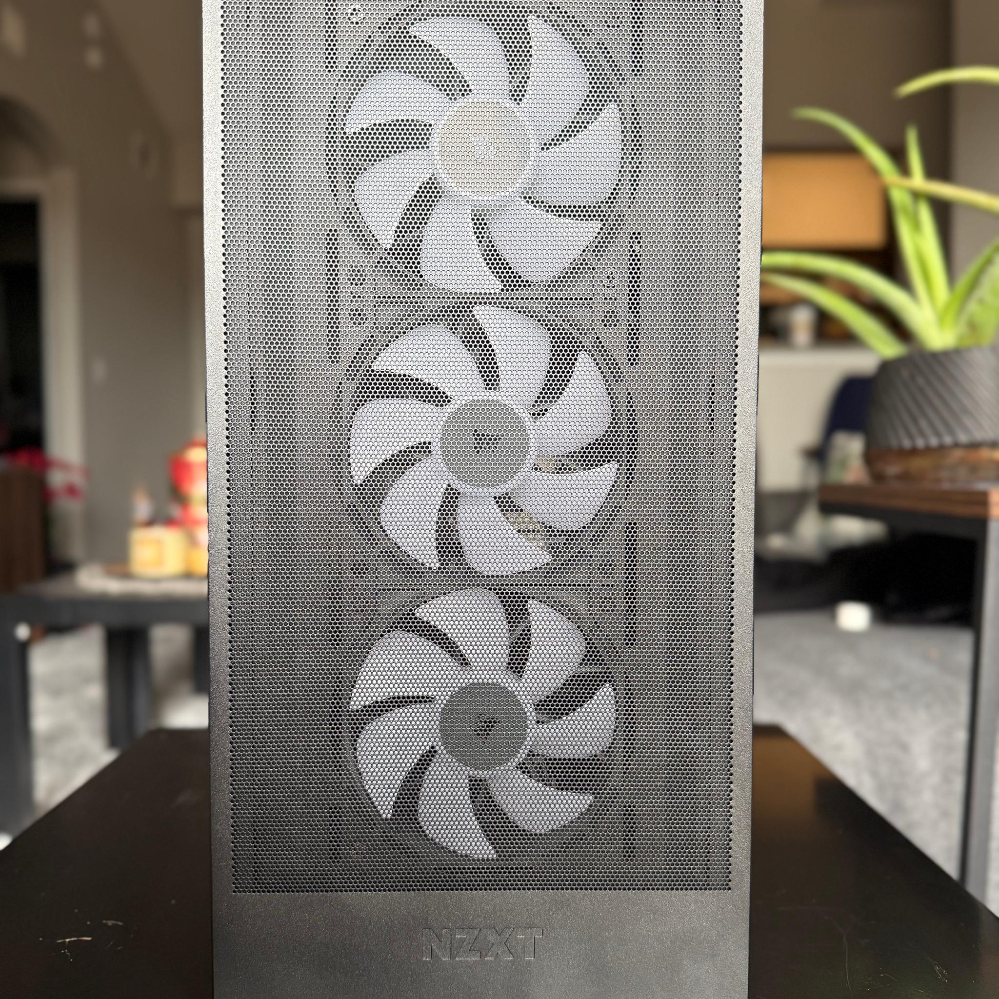 RTX 5070 - 7600X - 2TB NVMe Gaming Pc
