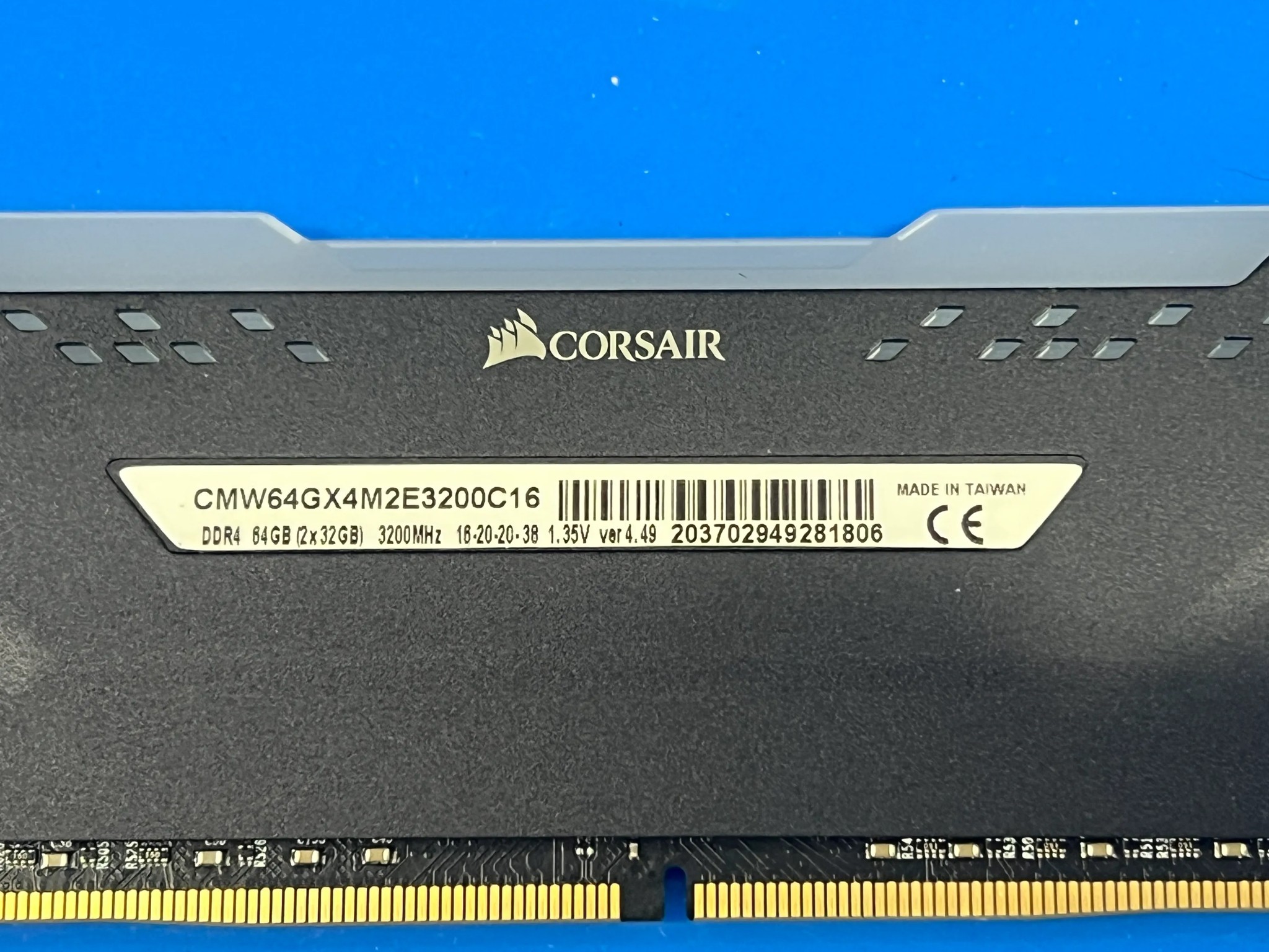 CORSAIR VENGEANCE® RGB PRO 64GB (2 x 32GB) DDR4 DRAM 3200MHz C16 Memory Kit — Black