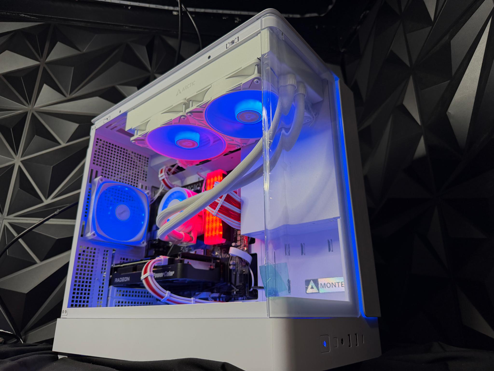 🩸❄️ BLOOD ICE ❄️🩸Ryzen 5 5600X3D| RX 9060XT 16 GB | 32 GB DDR4| 1.25 TB NVMe|750W Gold PSU