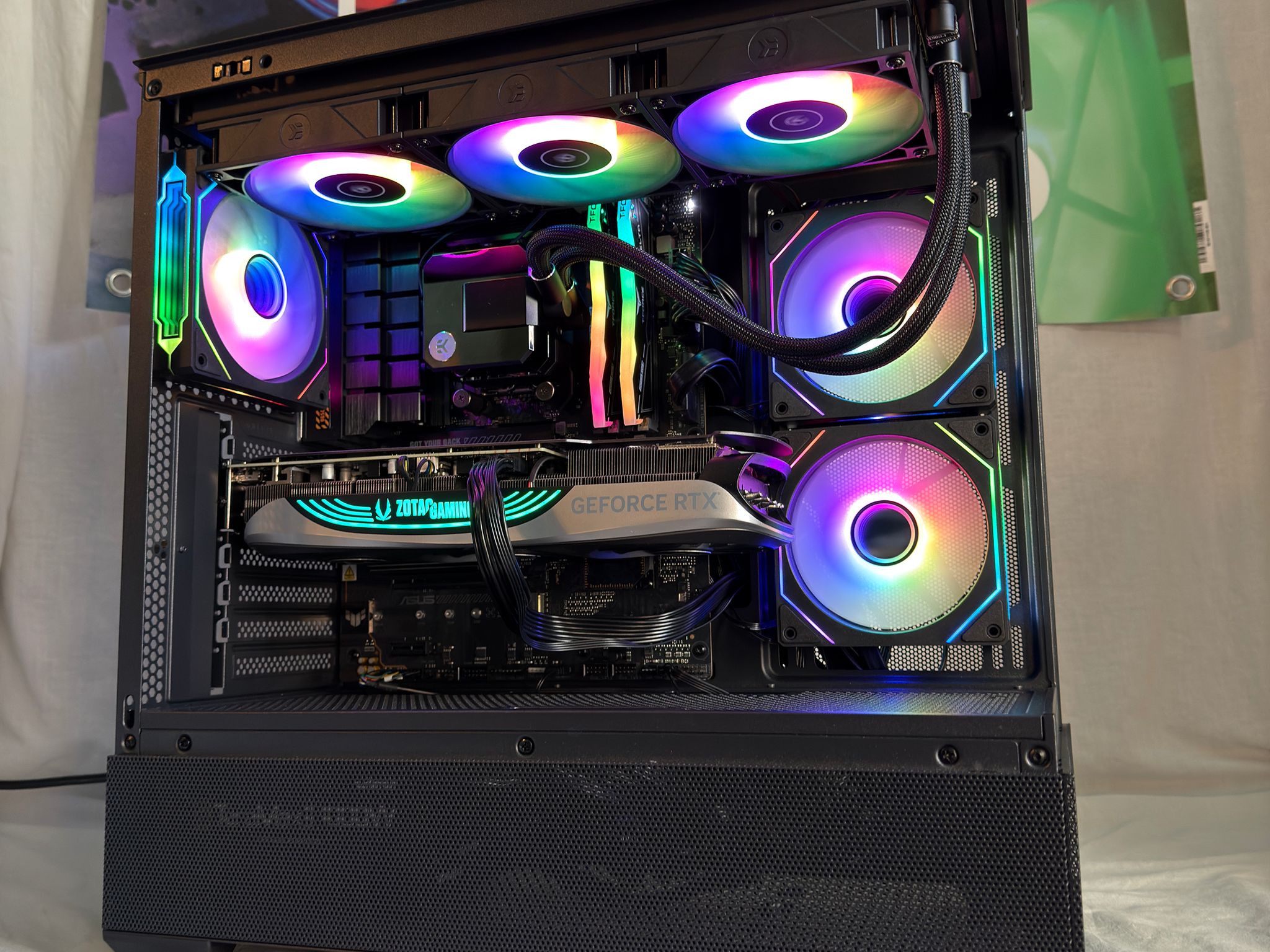 RTX 4070TI And Ryzen 7 9700X Gaming PC
