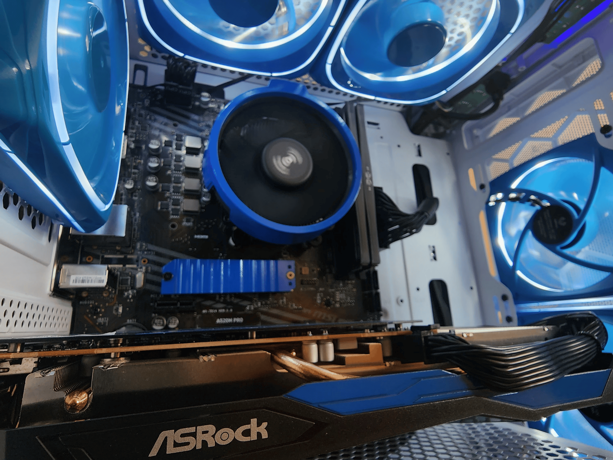 🤍🥶🤍 AMD Ryzen 5 3500X // ASRock Radeon RX 6600 8GB // Silicon Power Zenith 16GB 3200MHz