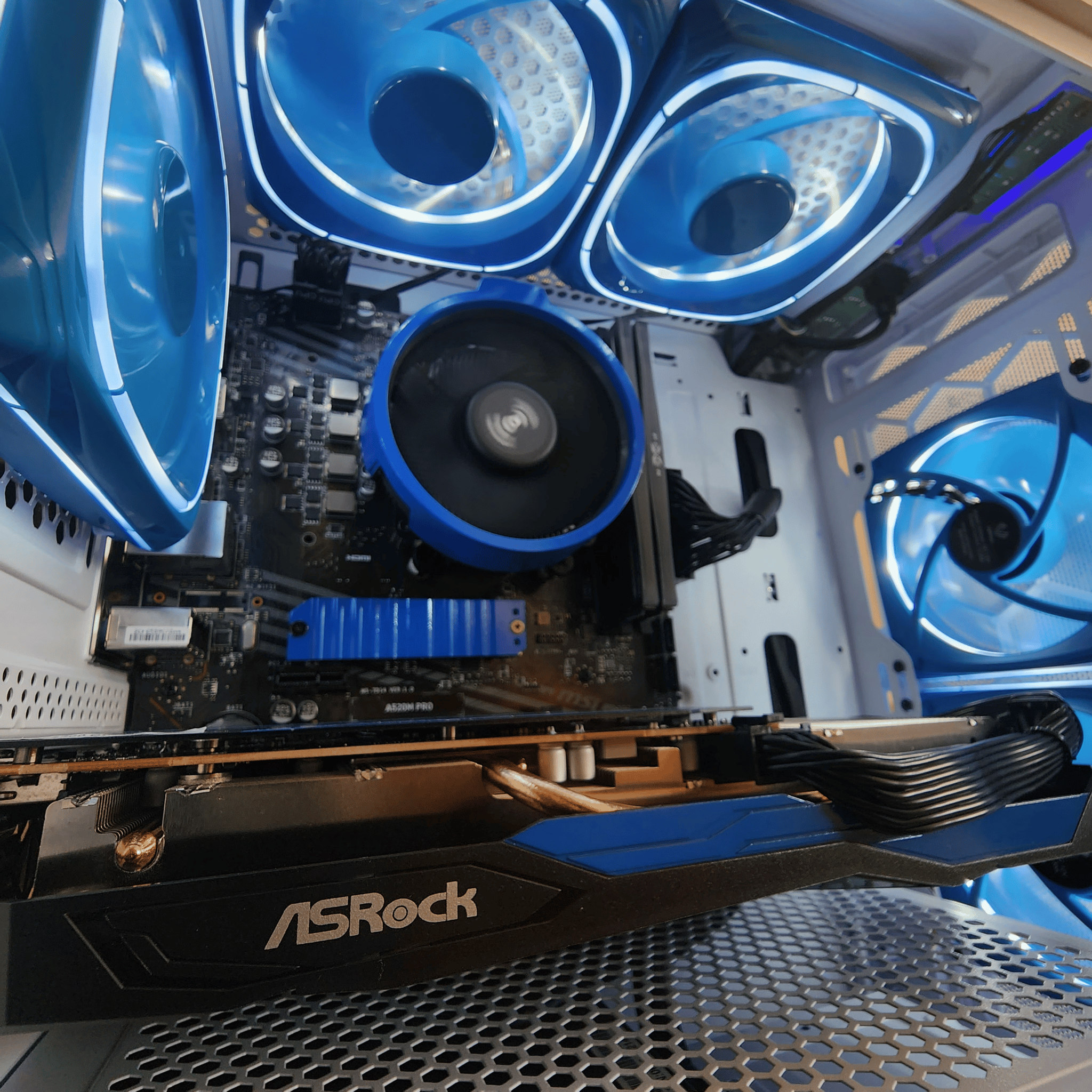 🤍🥶🤍 AMD Ryzen 5 3500X // ASRock Radeon RX 6600 8GB // Silicon Power Zenith 16GB 3200MHz