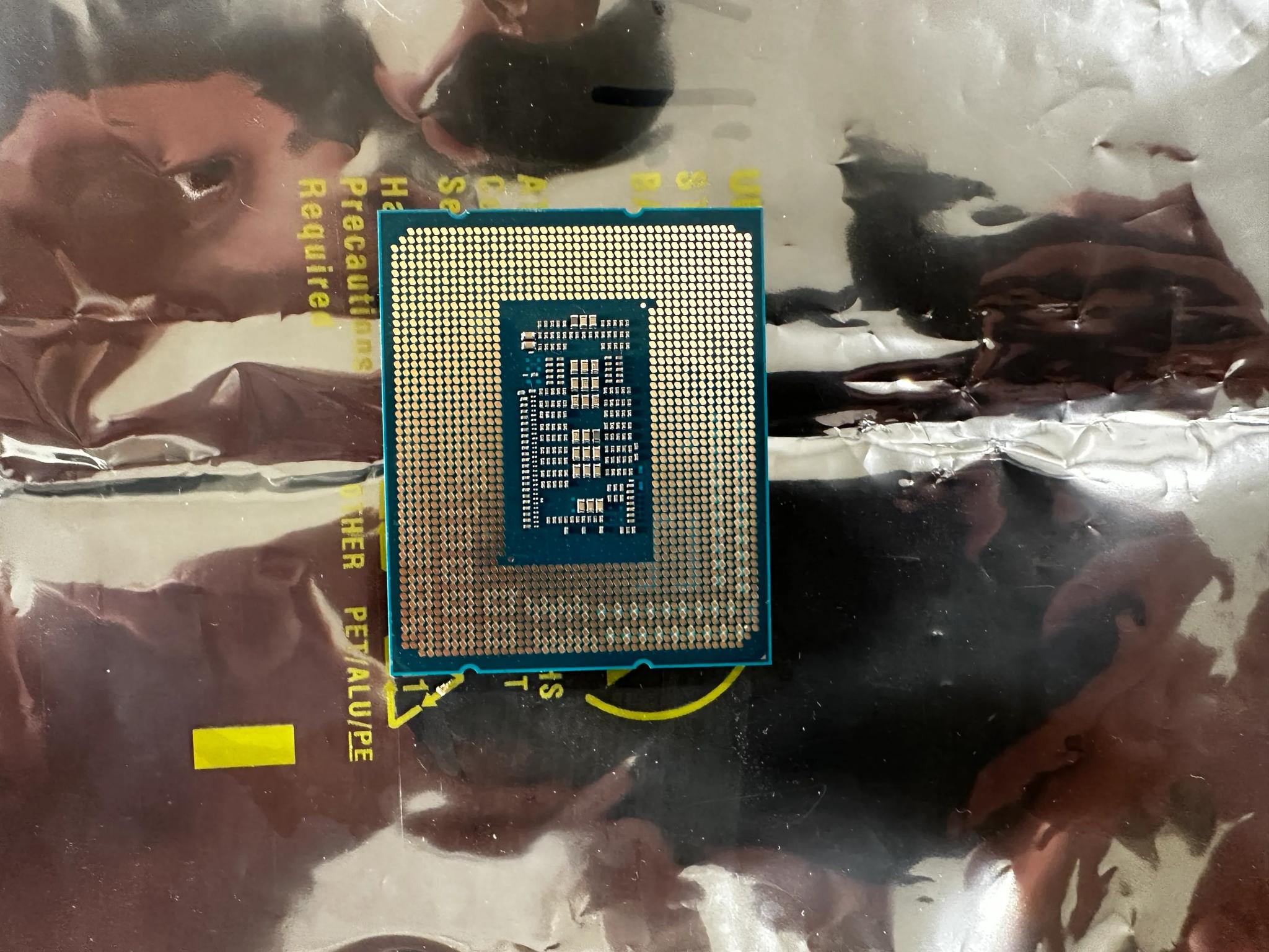 Intel i5-12400F