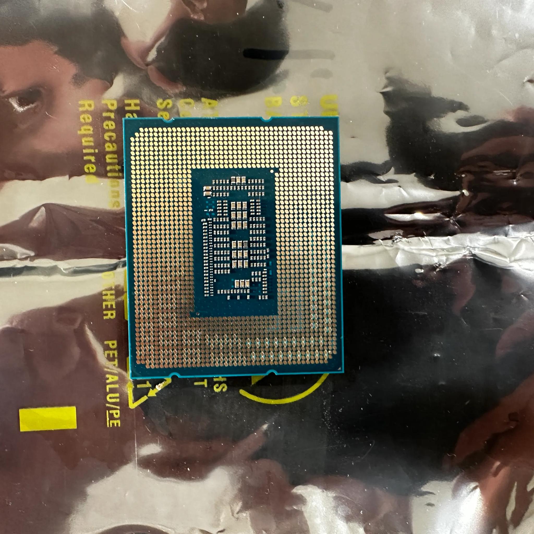 Intel i5-12400F