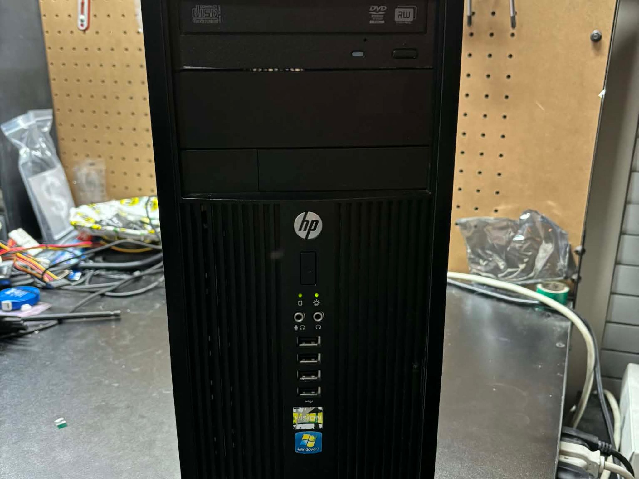 Retro Tower | AMD A10-5800B, 16GB RAM, 250GB SSD, AMD R7 450, Win10, WiFi