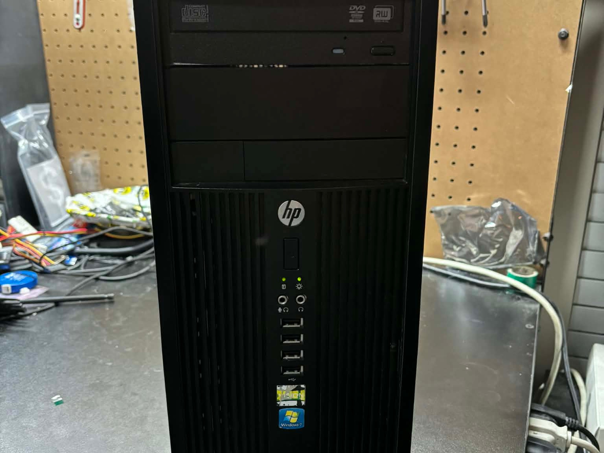 Retro Tower | AMD A10-5800B, 16GB RAM, 250GB SSD, AMD R7 450, Win10, WiFi