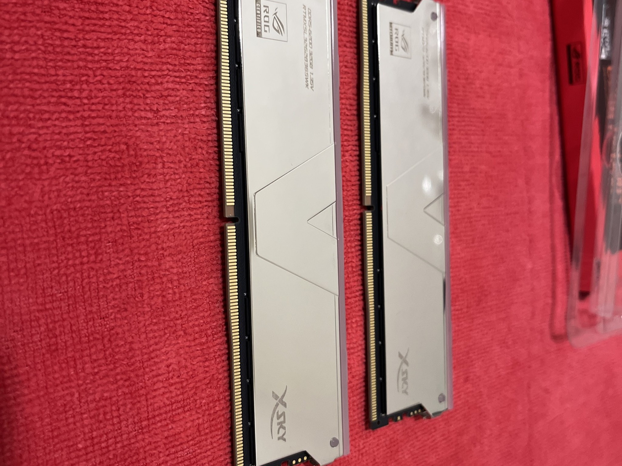 V-Color ROG Manta XSky DDR5-6200 64GB (2 x 32GB) U-DIMM RGB RTMXSL3262836SWK