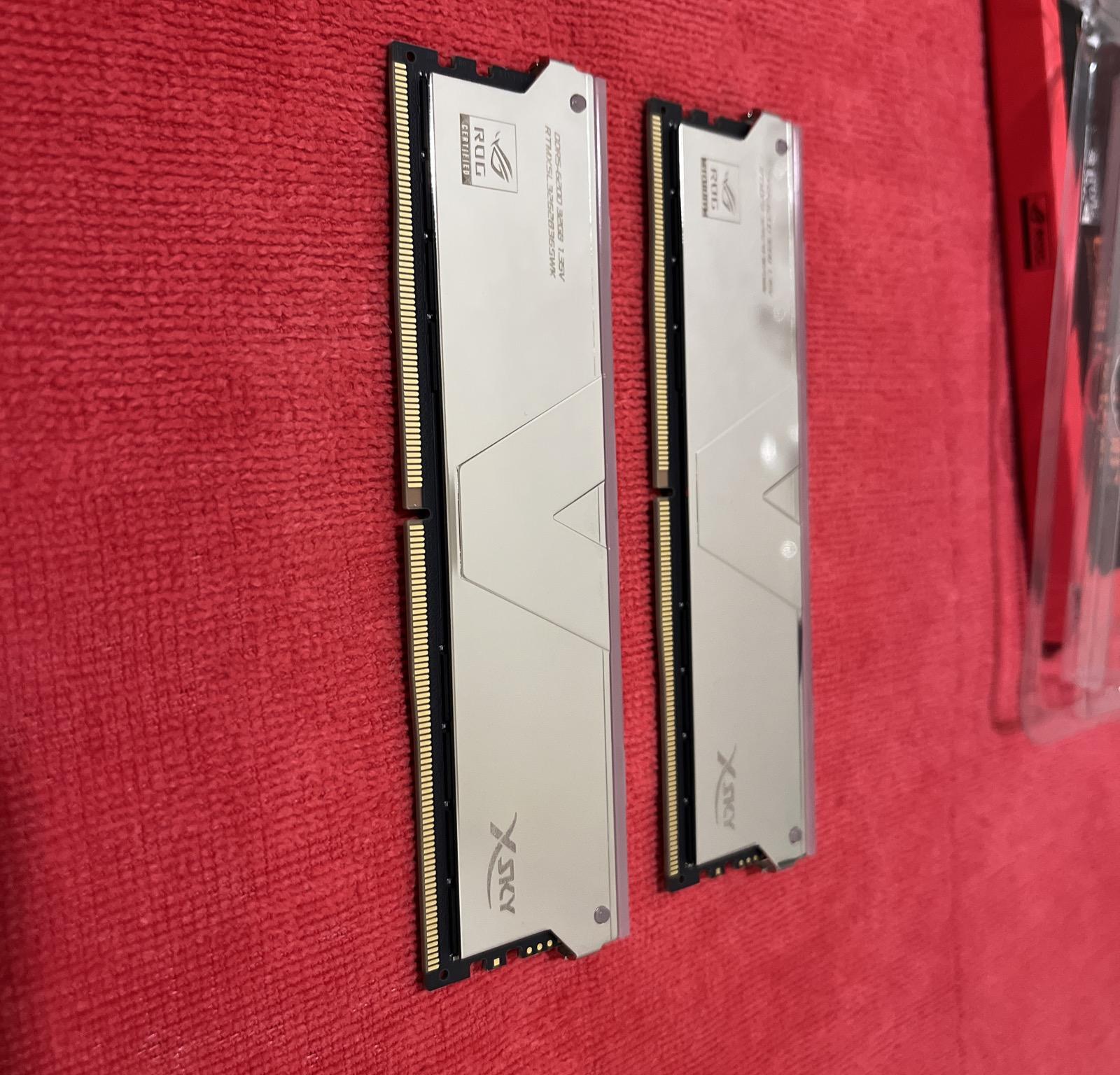 V-Color ROG Manta XSky DDR5-6200 64GB (2 x 32GB) U-DIMM RGB RTMXSL3262836SWK