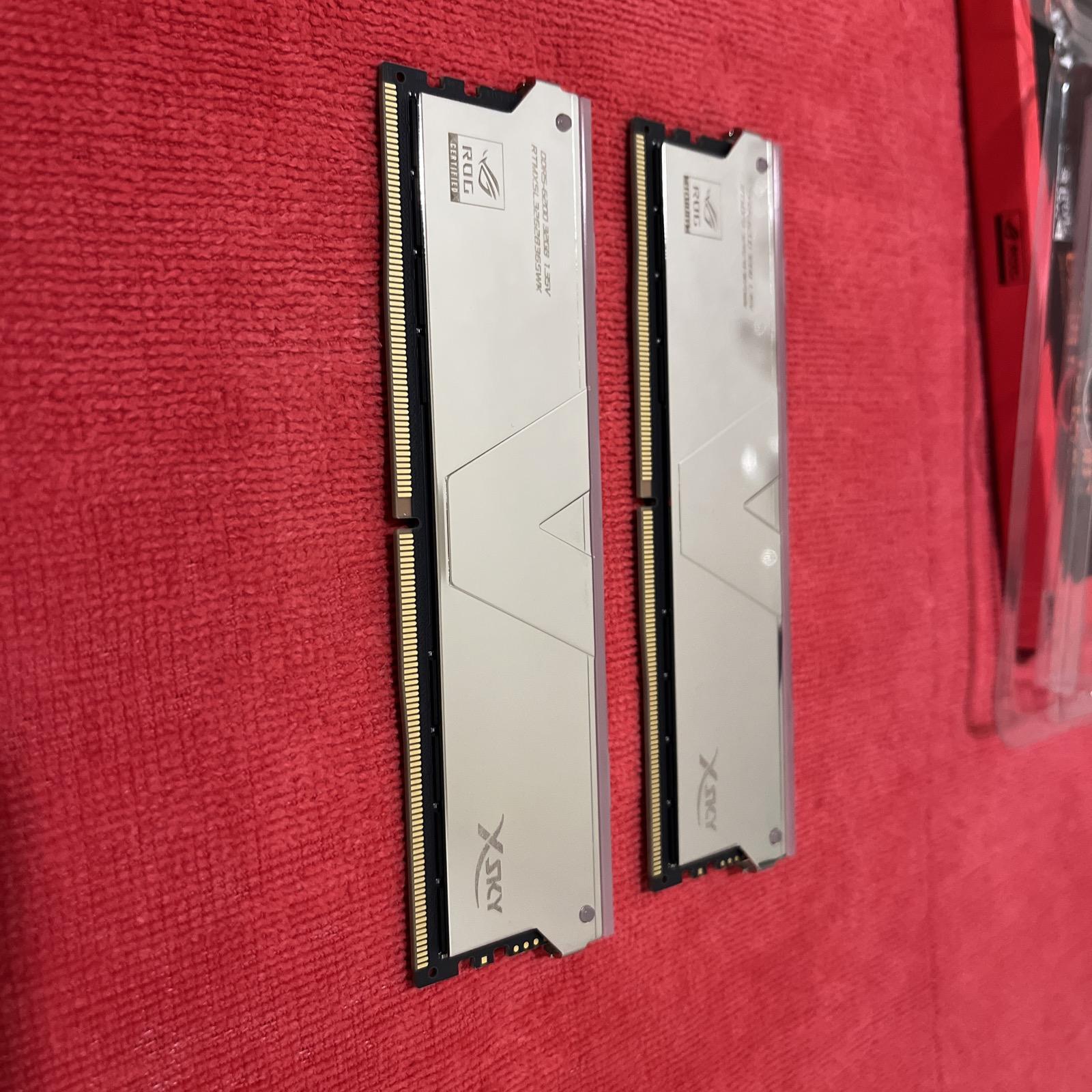 V-Color ROG Manta XSky DDR5-6200 64GB (2 x 32GB) U-DIMM RGB RTMXSL3262836SWK