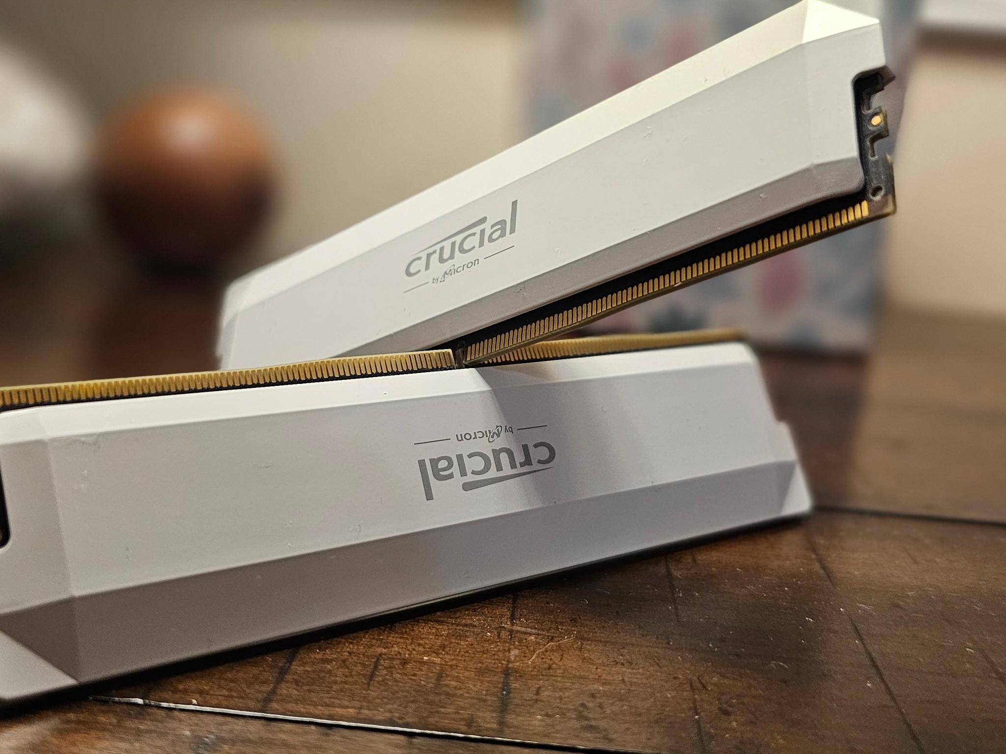 WHITE CRUCIAL DDR5 RAM 2X16 (32GB) 6400 MT/s ( LAST OF ITS KIND )