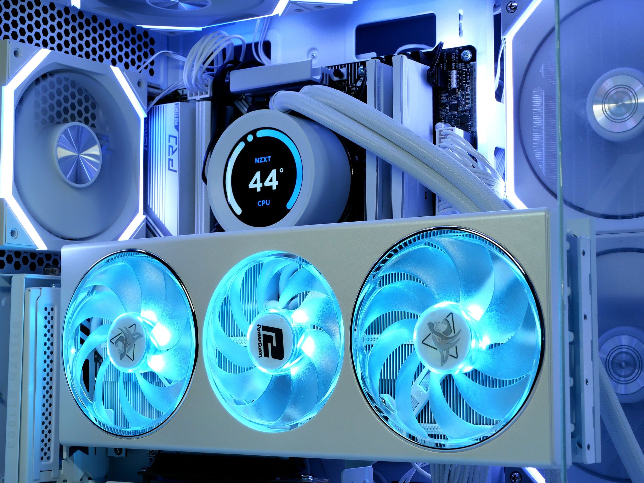 🧊 RX 7800XT, Ryzen 7500F, 32gb ram, 1TB nvme White gaming pc