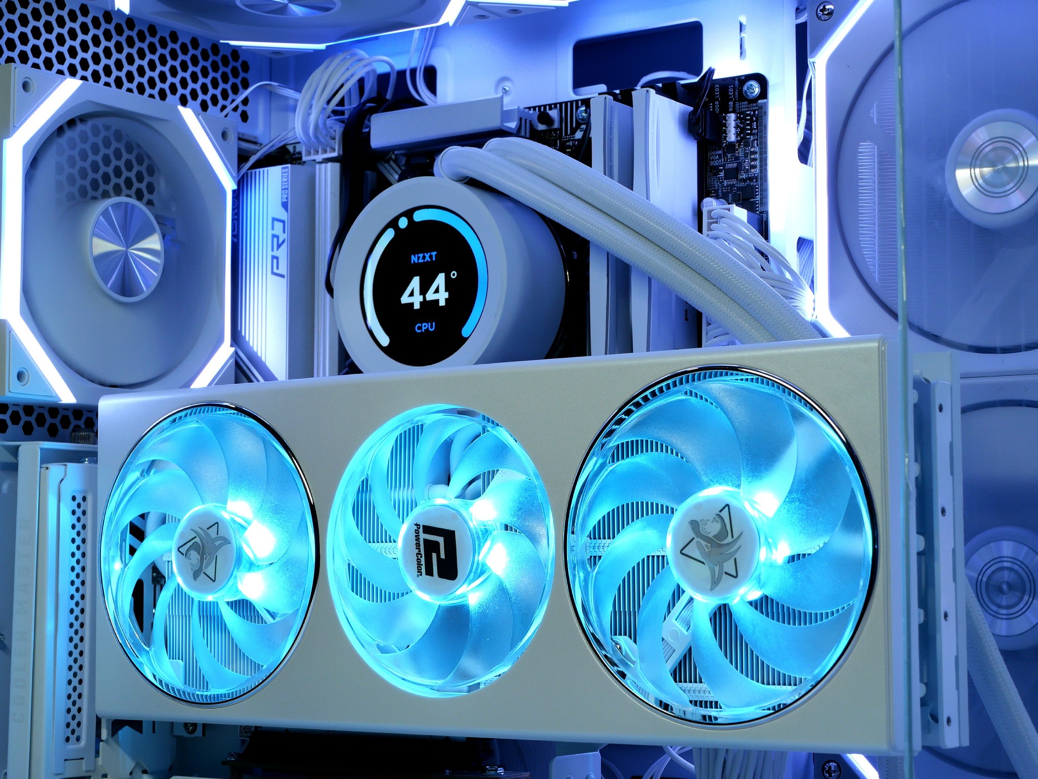 🧊 RX 7800XT, Ryzen 7500F, 32gb ram, 1TB nvme White gaming pc