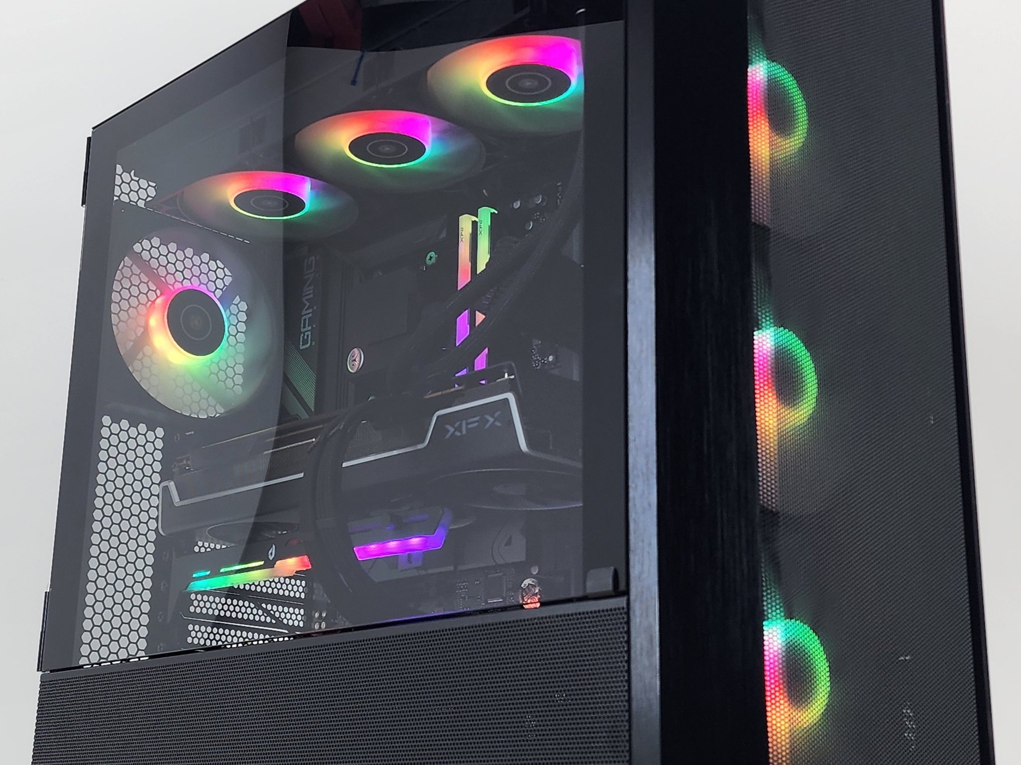 Gaming PC Ryzen 7 7800X3D 32GB RAM 2TB SSD RX 7900 XT 20GB Win11 PC