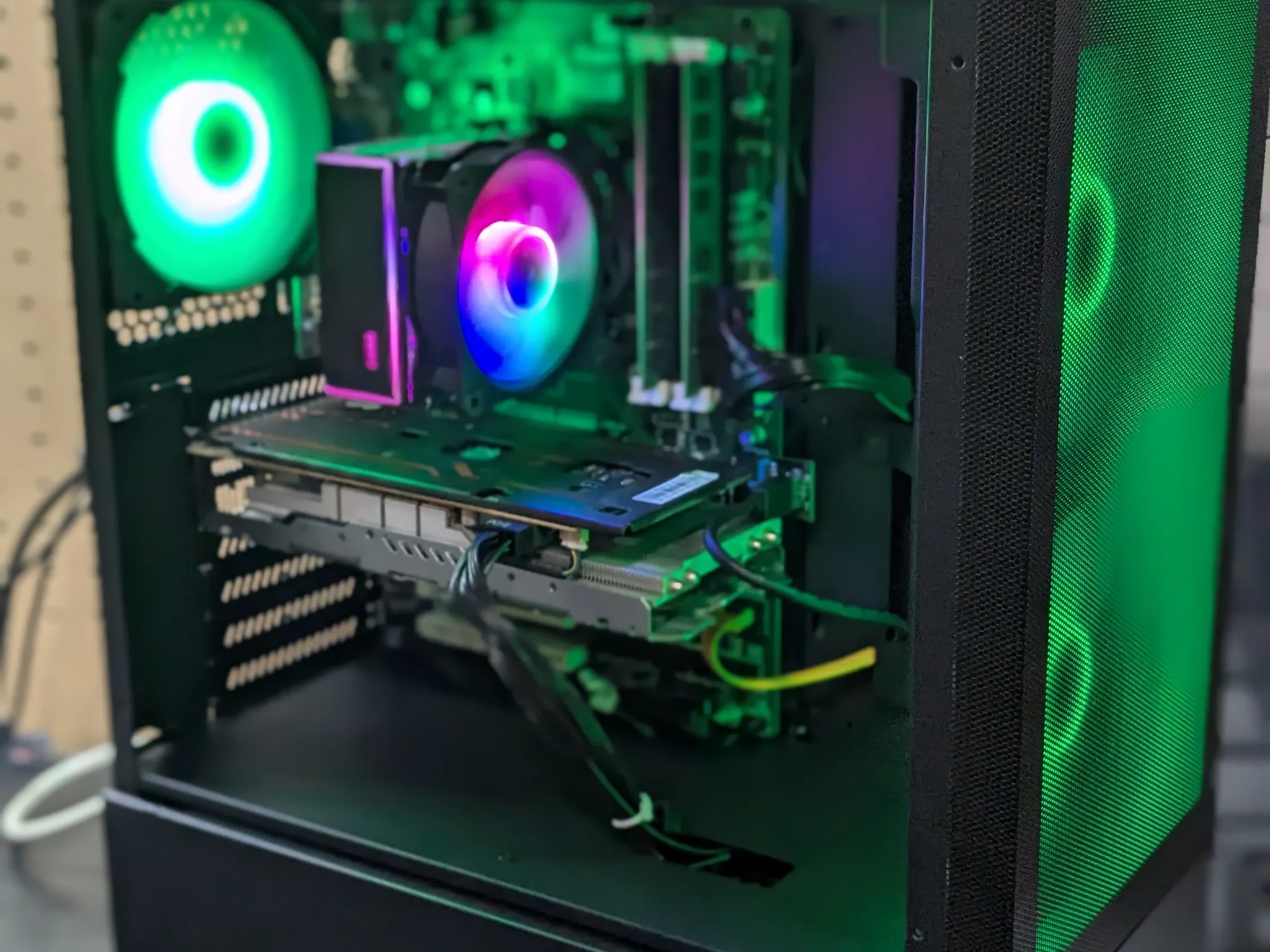 100 FPS Fortnite | 180 Day Warranty | Xeon (same as i7), 16GB RAM, 480GB SSD, RX 580, Win10, Wifi