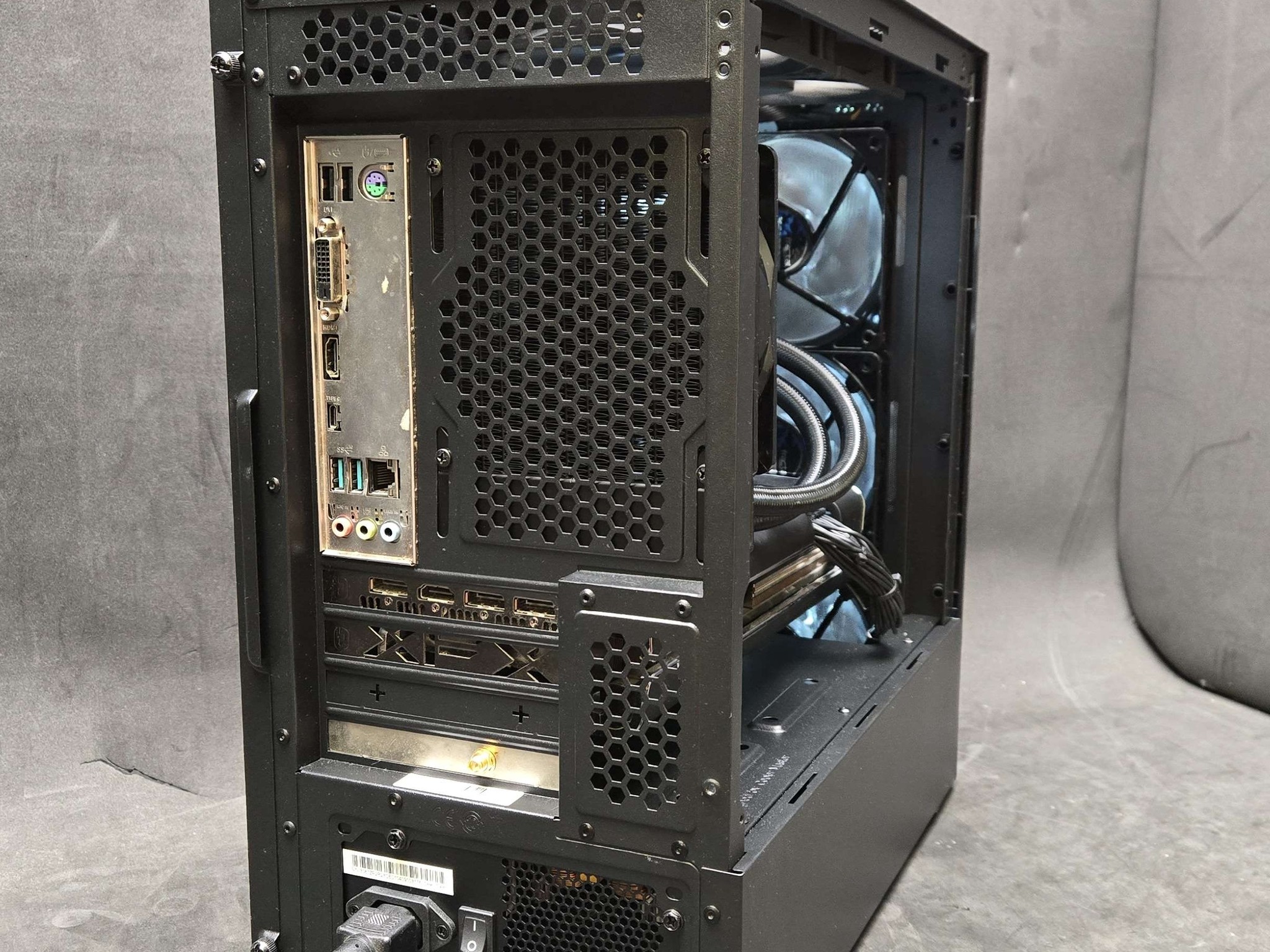 🌟 Dazzler: Core i7 9700K | RX 5700 XT | 1TB NVMe