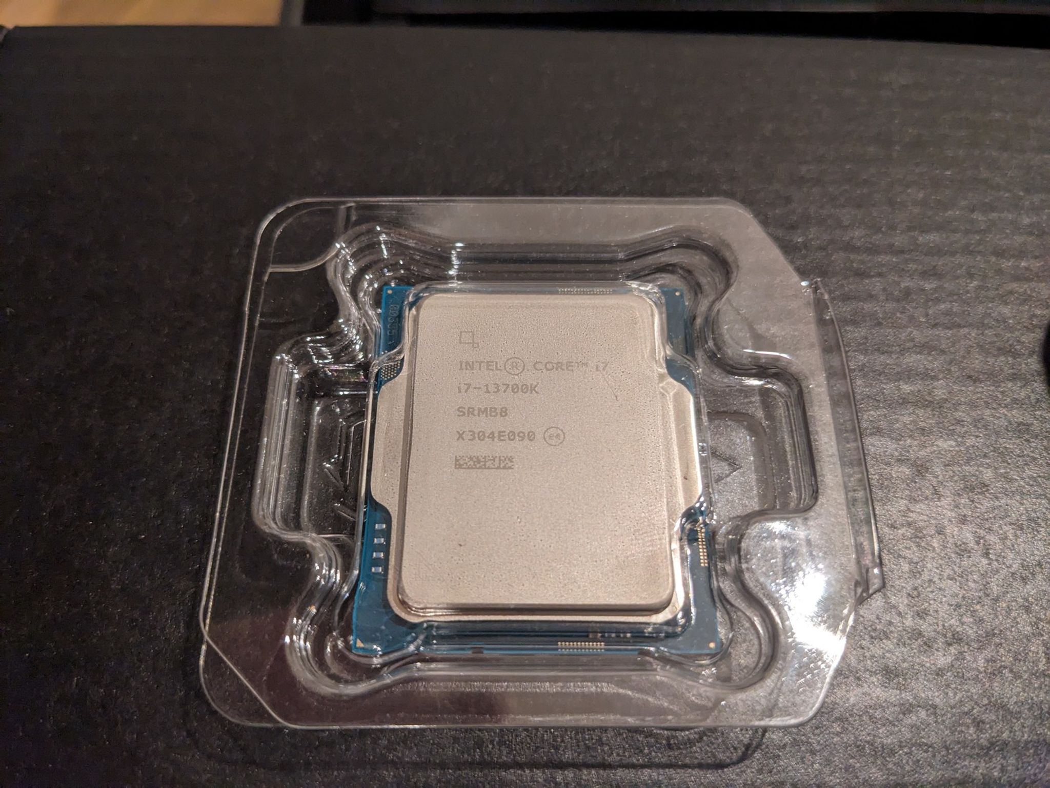 Intel Core i7-13700K w/ ASUS ROG Strix Z690-E Gaming WiFi 6E 32GB DDR5 6000mt/s cl36
