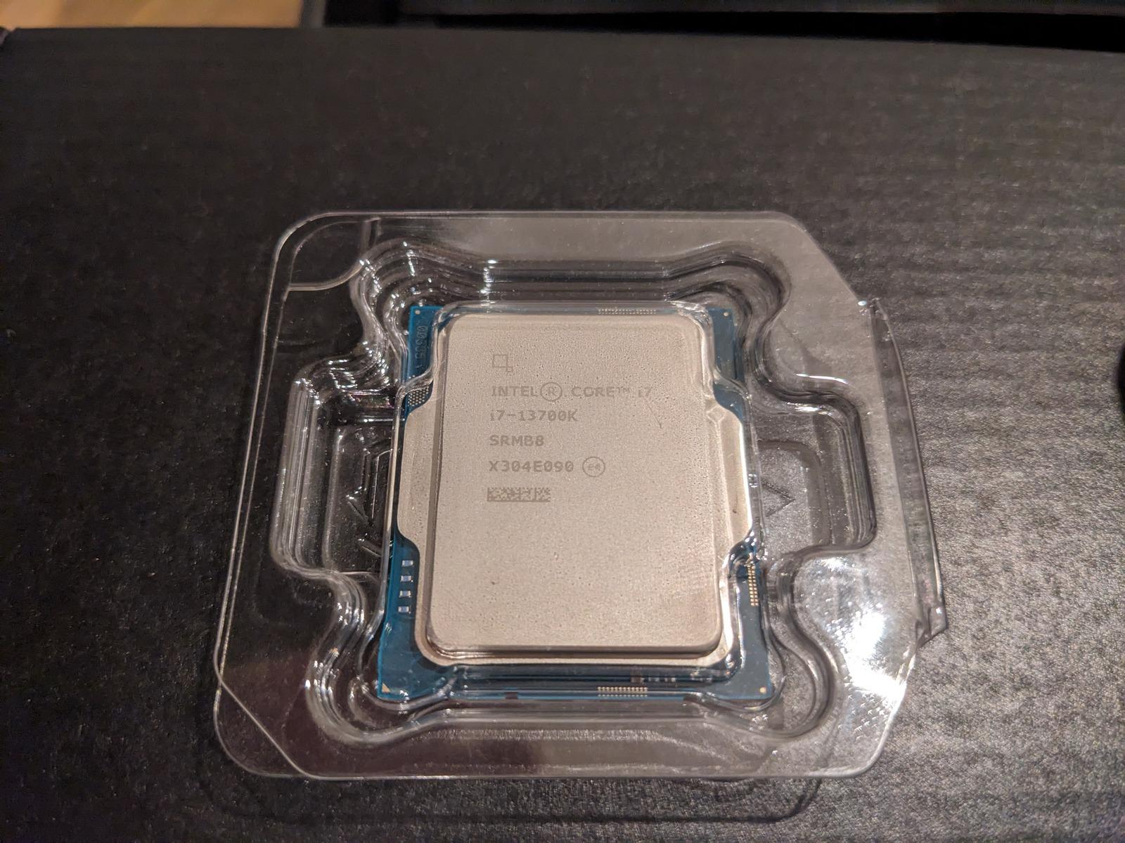 Intel Core i7-13700K w/ ASUS ROG Strix Z690-E Gaming WiFi 6E 32GB DDR5 6000mt/s cl36