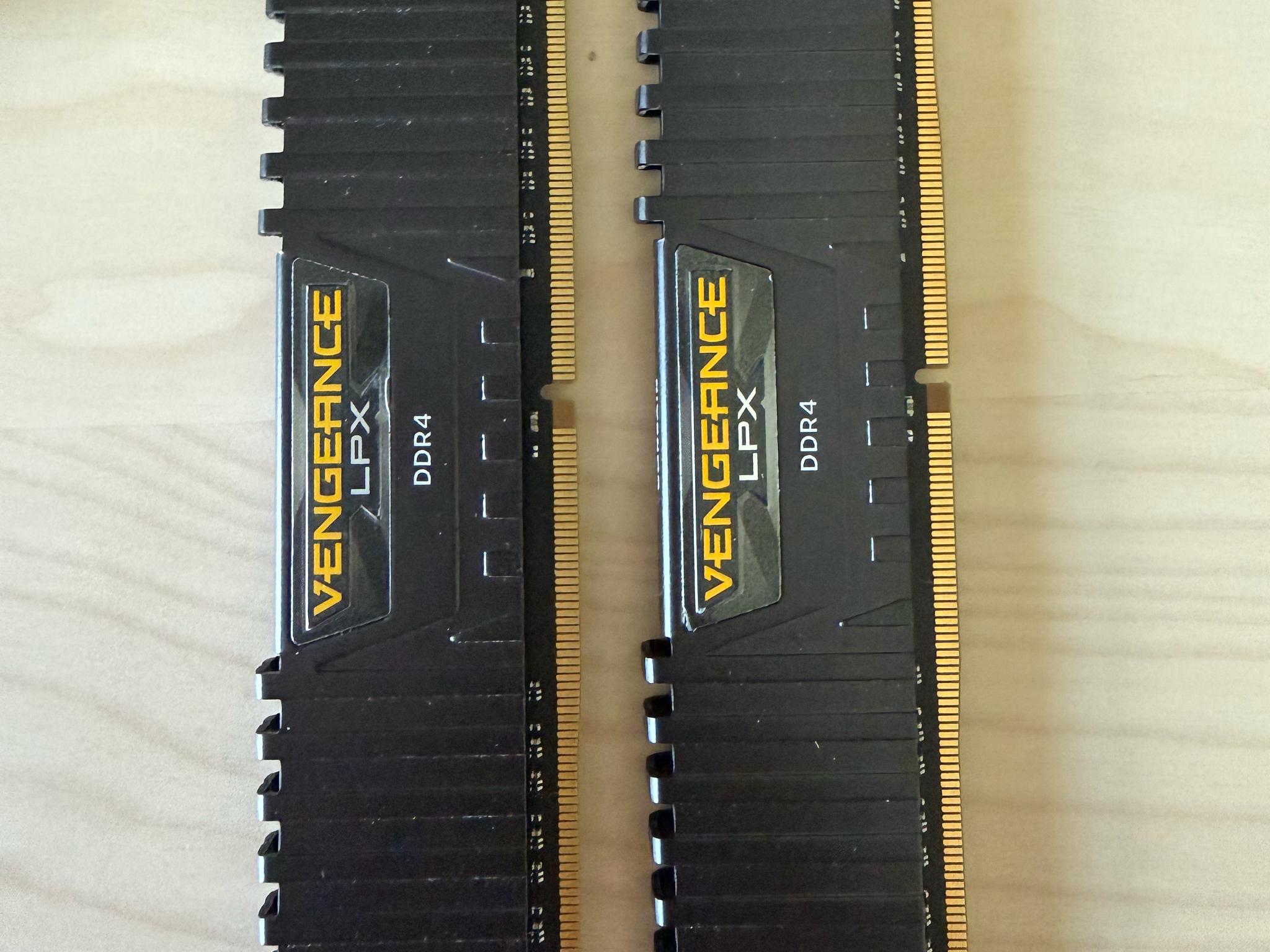 Corsair Vengeance DDR4 16GB (2x8GB) 2400mhz RAM