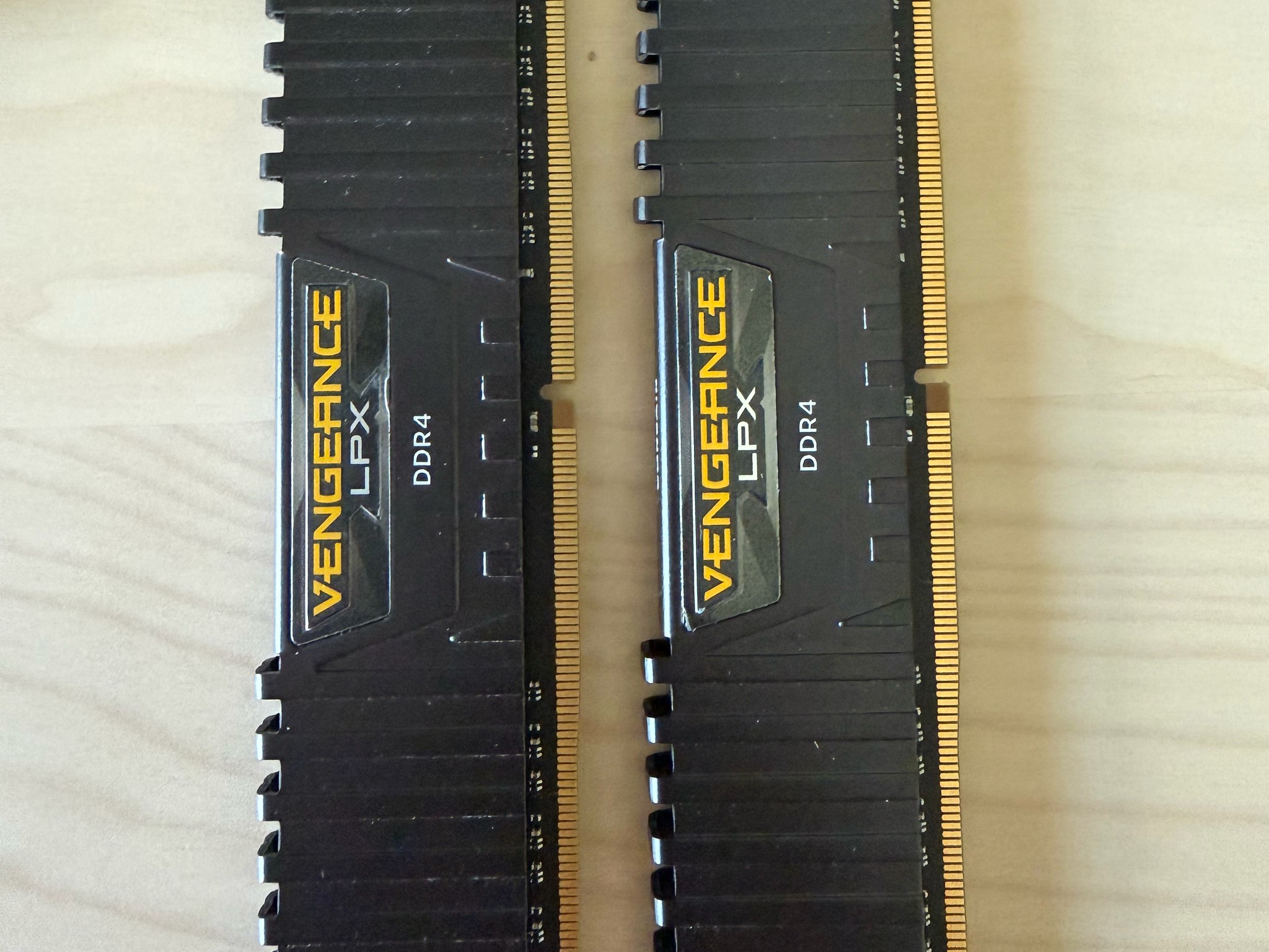 Corsair Vengeance DDR4 16GB (2x8GB) 2400mhz RAM