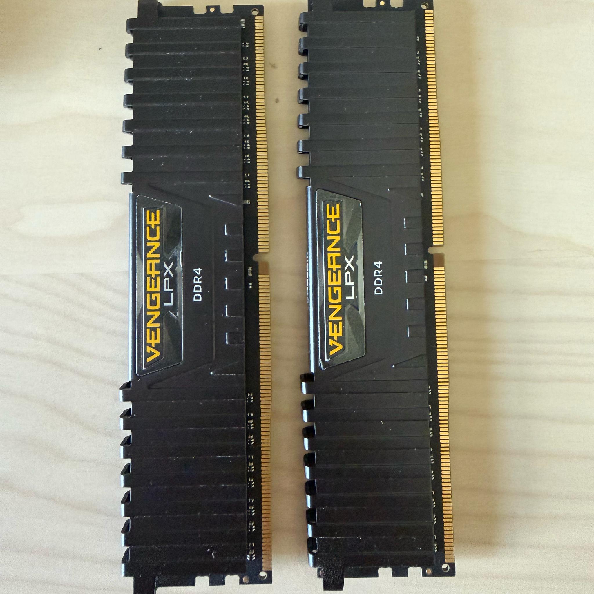 Corsair Vengeance DDR4 16GB (2x8GB) 2400mhz RAM