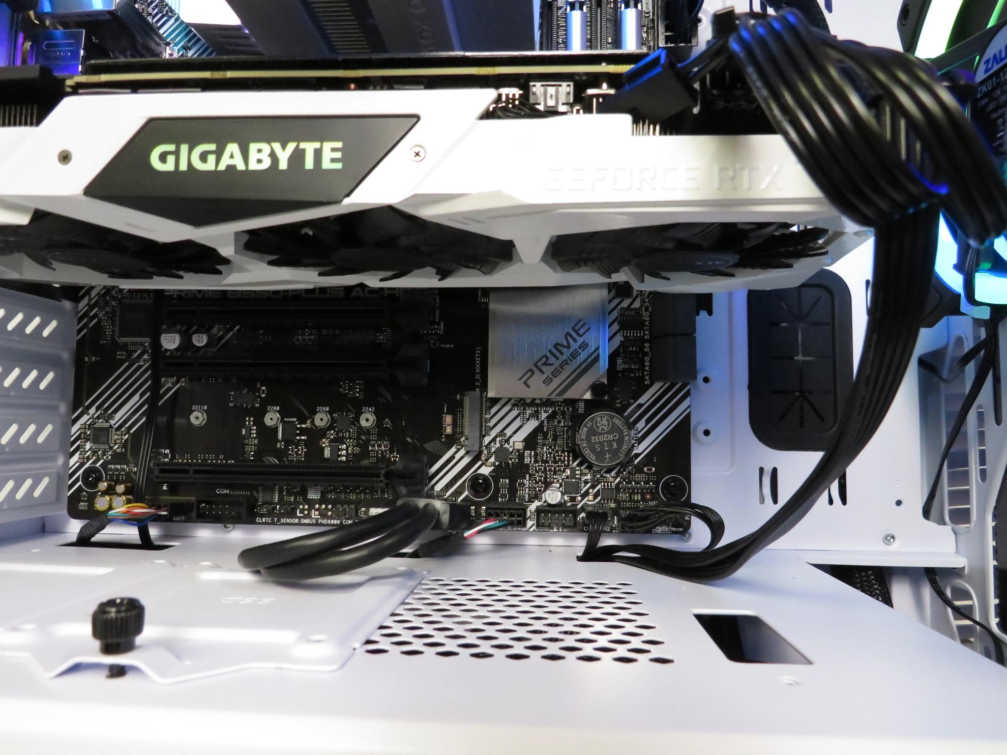 Black and White Beauty! RTX 2080 + Ryzen 5 2600X + 16 GB DDR4 + 1 TB NVME