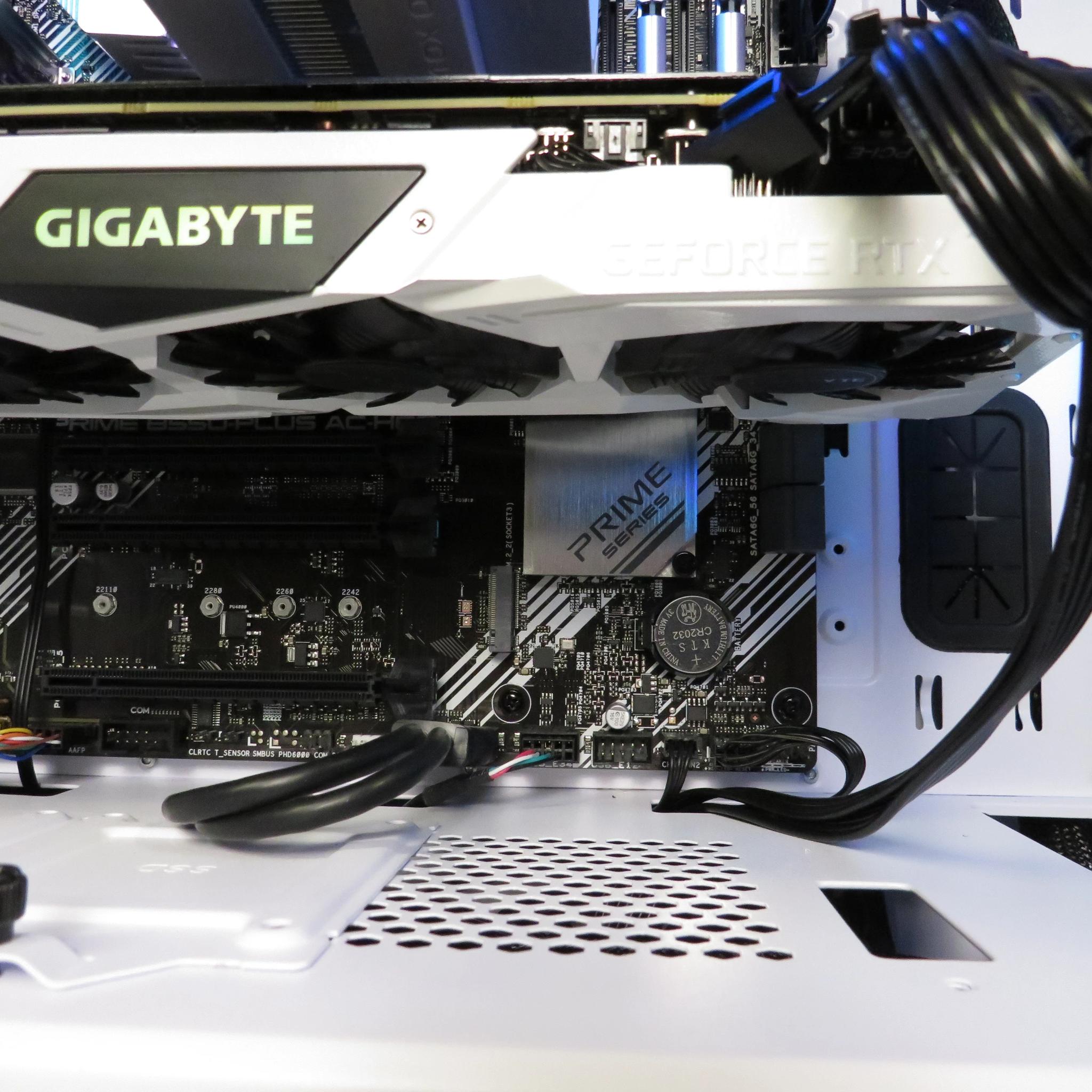 Black and White Beauty! RTX 2080 + Ryzen 5 2600X + 16 GB DDR4 + 1 TB NVME