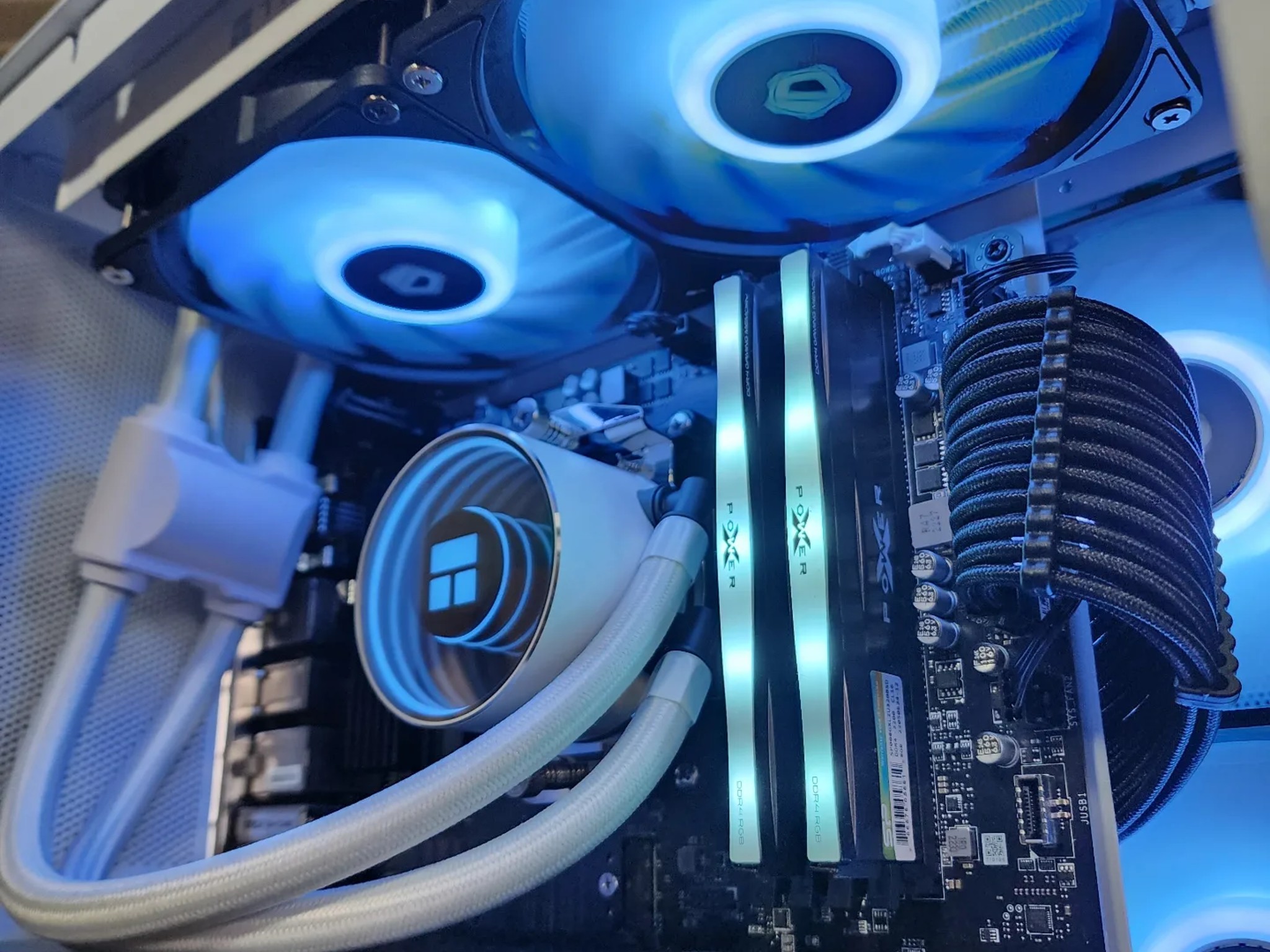 💙🤍💙EVGA RTX 3070 XC3 // AMD Ryzen 7 5700G // Zenith RGB 16GB 3200MHz // MSI M371 1TB NVMe SSD