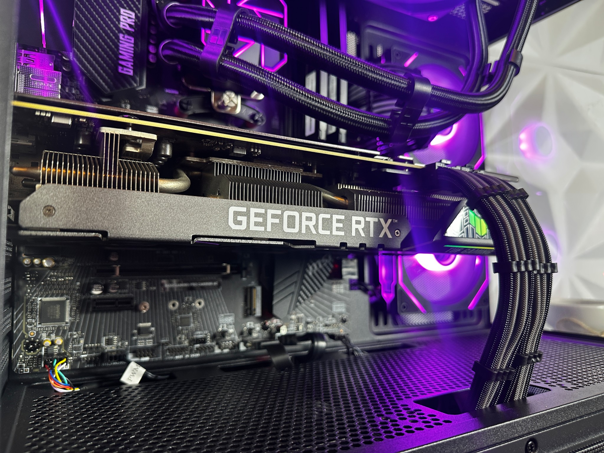 🟪 Magenta ⬛️| 1440P/1080P | Ryzen 7 5700x 8C/16T | RTX 3070 | 32GB DDR4 | 1TB M.2 SSD | FULL ARGB |