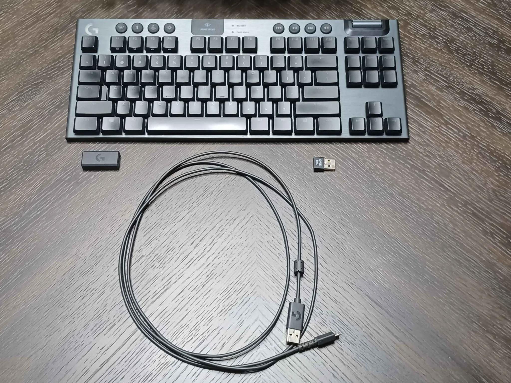 Logitech G915 TKL Tenkeyless LIGHTSPEED Wireless RGB Keyboard (CARBON BLACK & TACTILE VERSION)