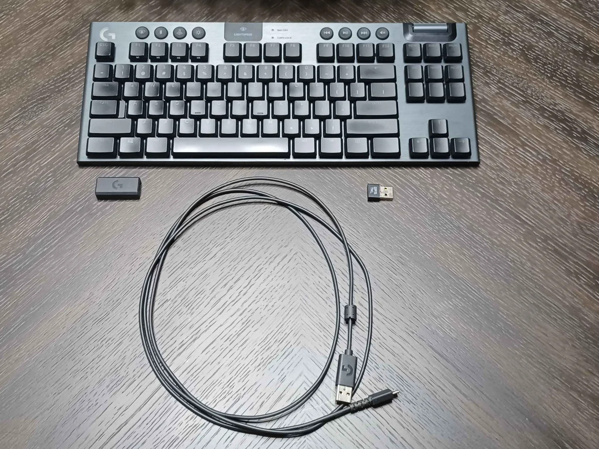 Logitech G915 TKL Tenkeyless LIGHTSPEED Wireless RGB Keyboard (CARBON BLACK & TACTILE VERSION)