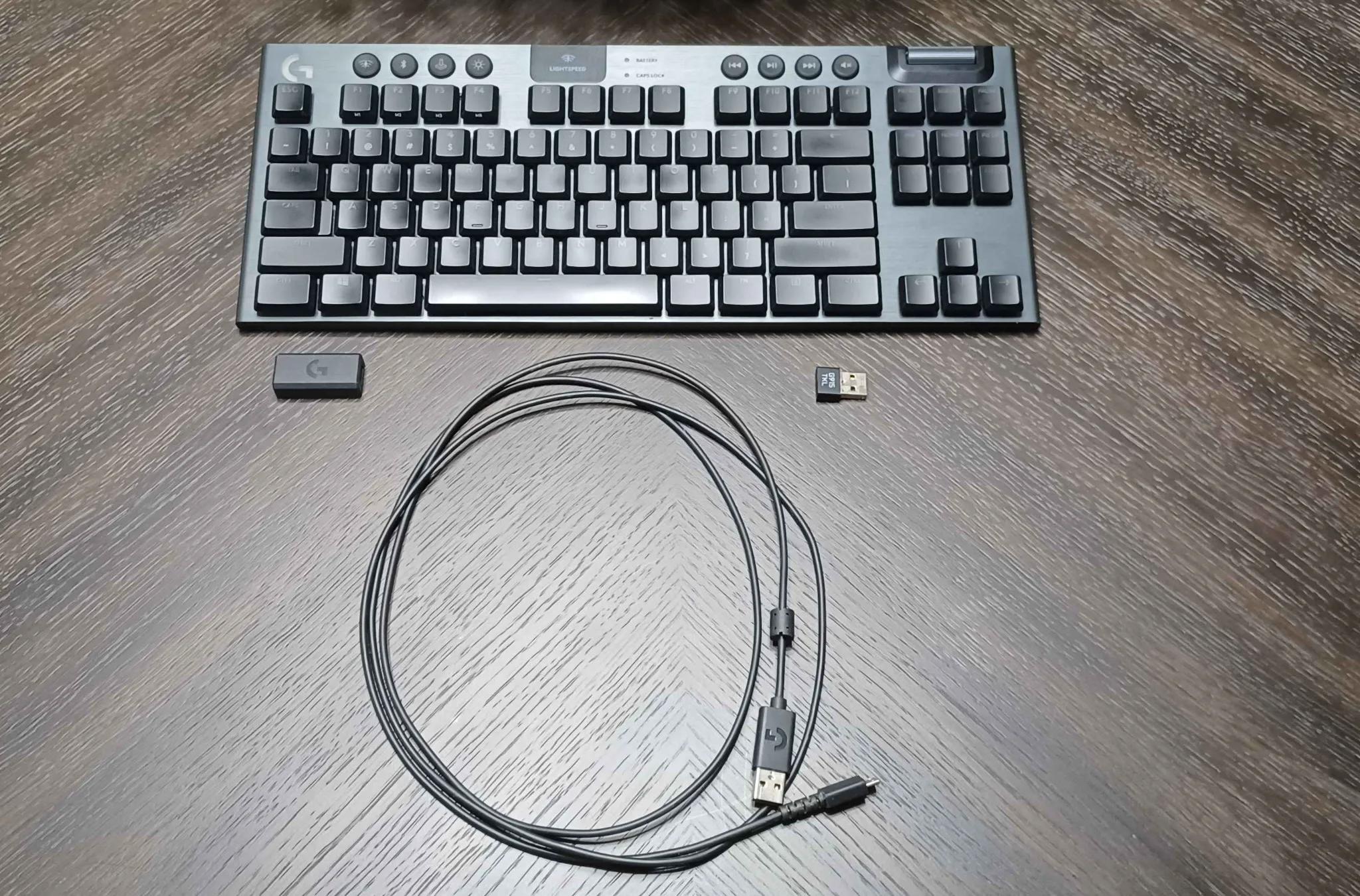 Logitech G915 TKL Tenkeyless LIGHTSPEED Wireless RGB Keyboard (CARBON BLACK & TACTILE VERSION)