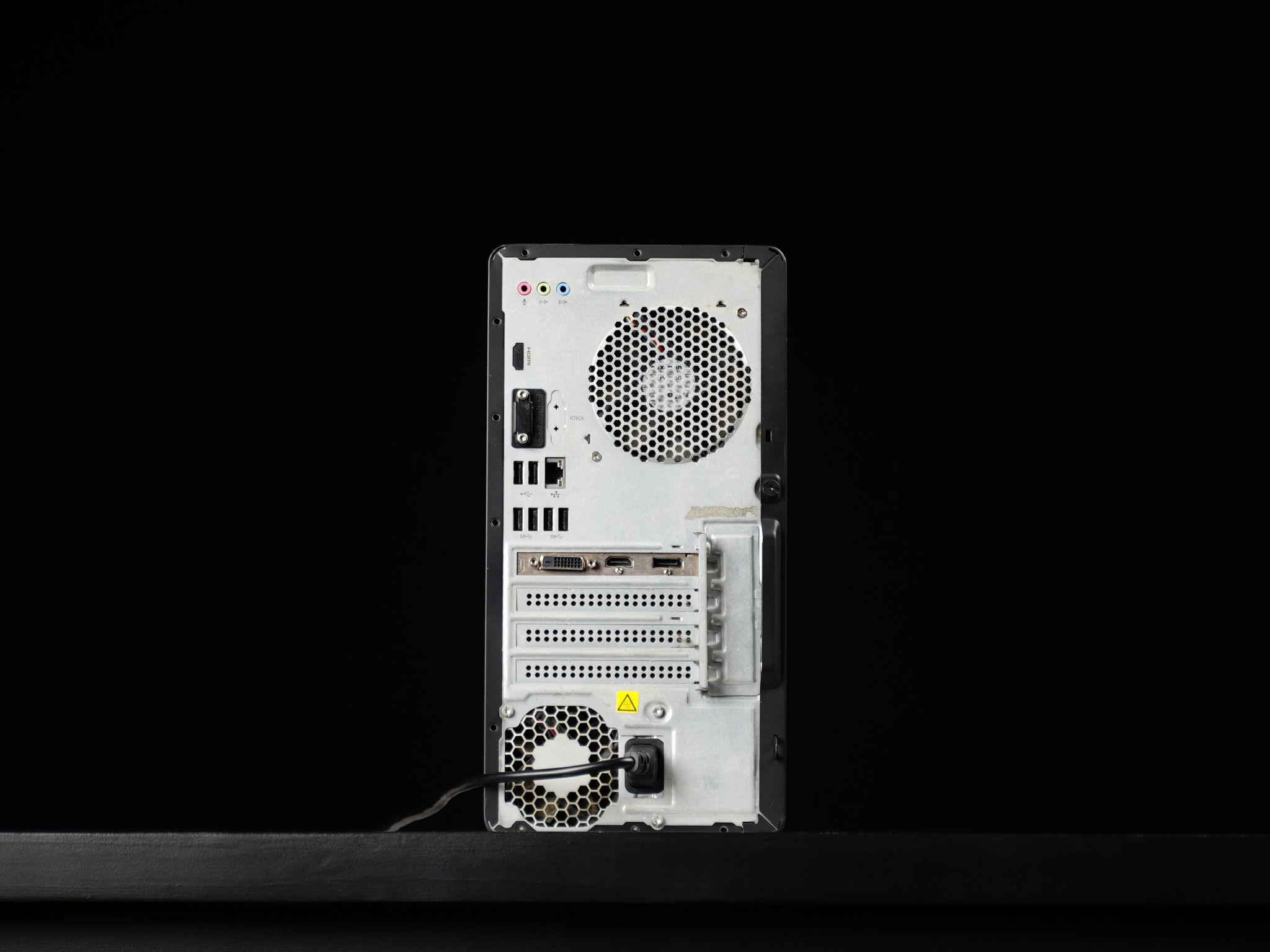 \ NA-06 / RX 550 AMD Ryzen 7 1700 .87TB Windows 11 16GB Gaming PC