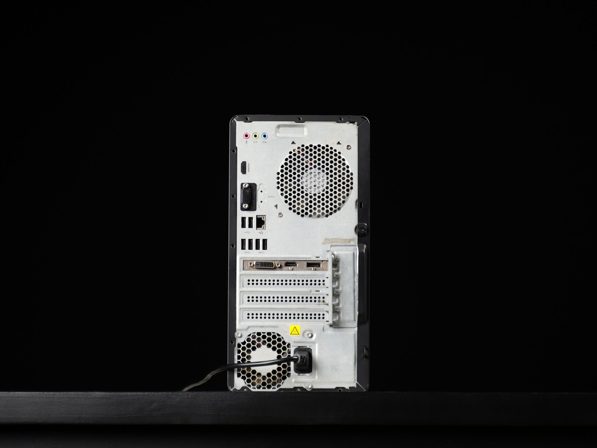 \ NA-06 / RX 550 AMD Ryzen 7 1700 .87TB Windows 11 16GB Gaming PC