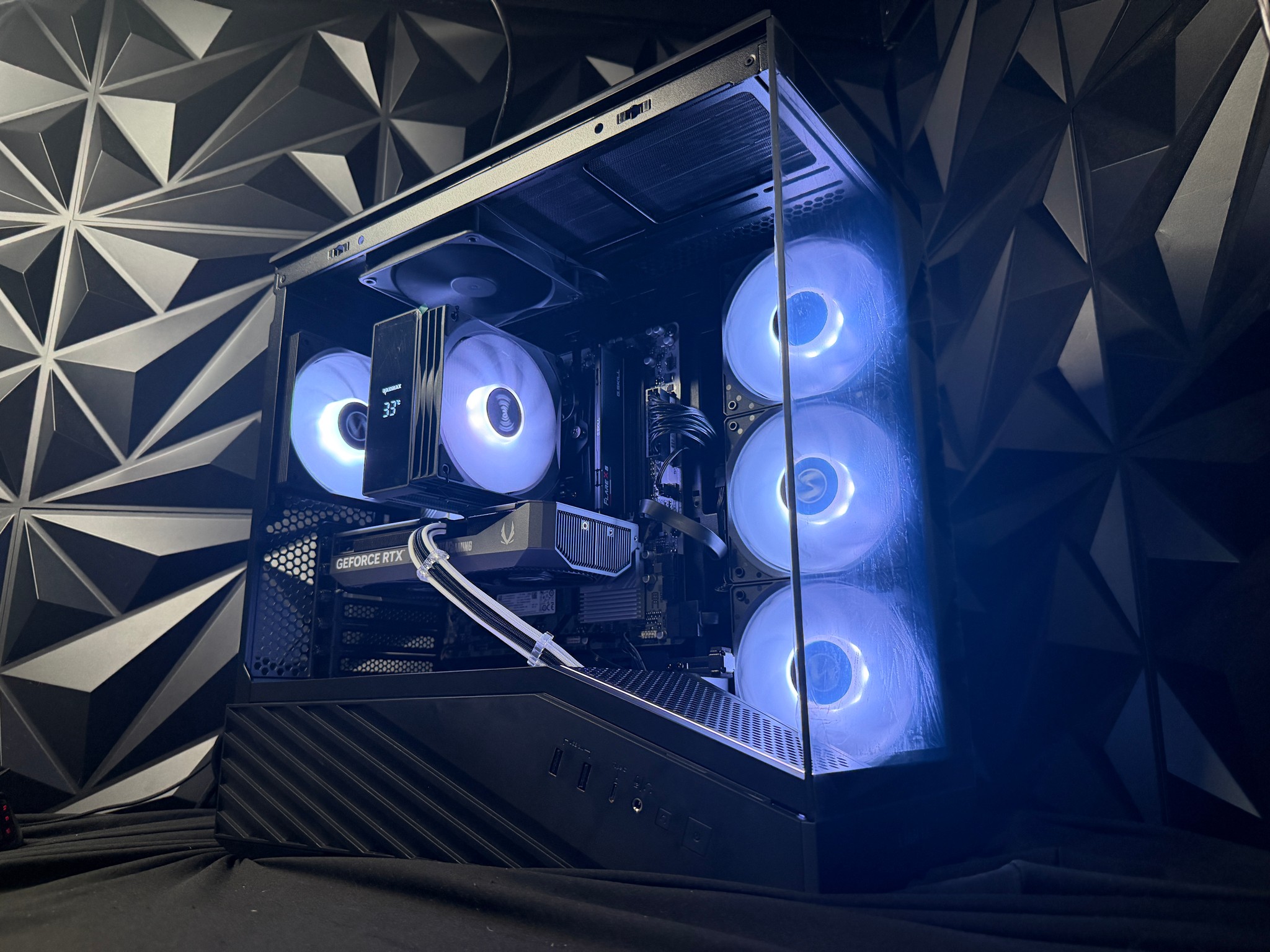 🚀🎮 THE STARTER CARTER 🎮🚀 Ryzen 5 8400F| RTX 5060Ti| 16 GB DDR5| 1.25 TB NVMe| 650W Gold PSU