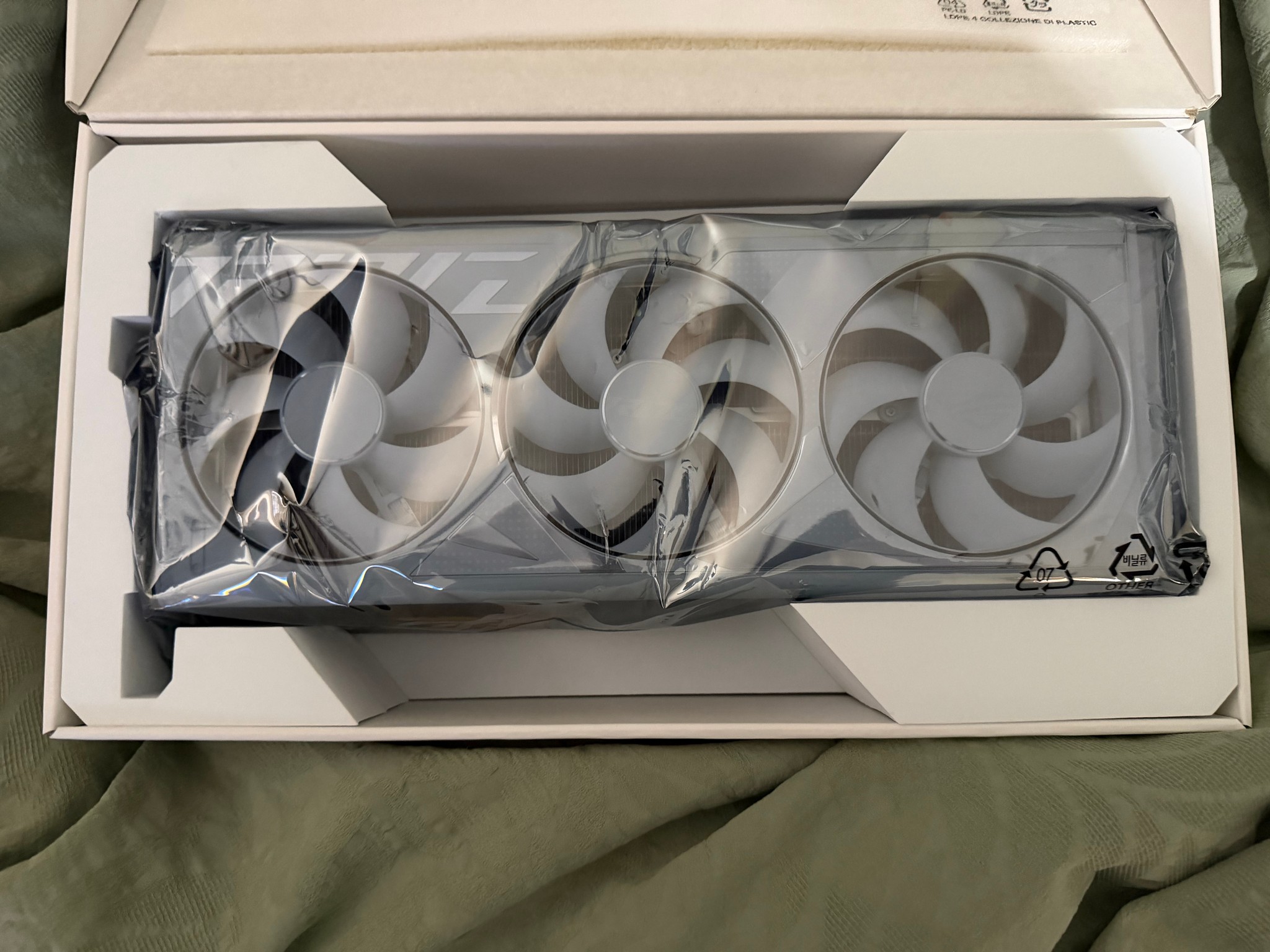 ASUS ROG Strix GeForce RTX 4090 White Edition 24GB GDDR6X