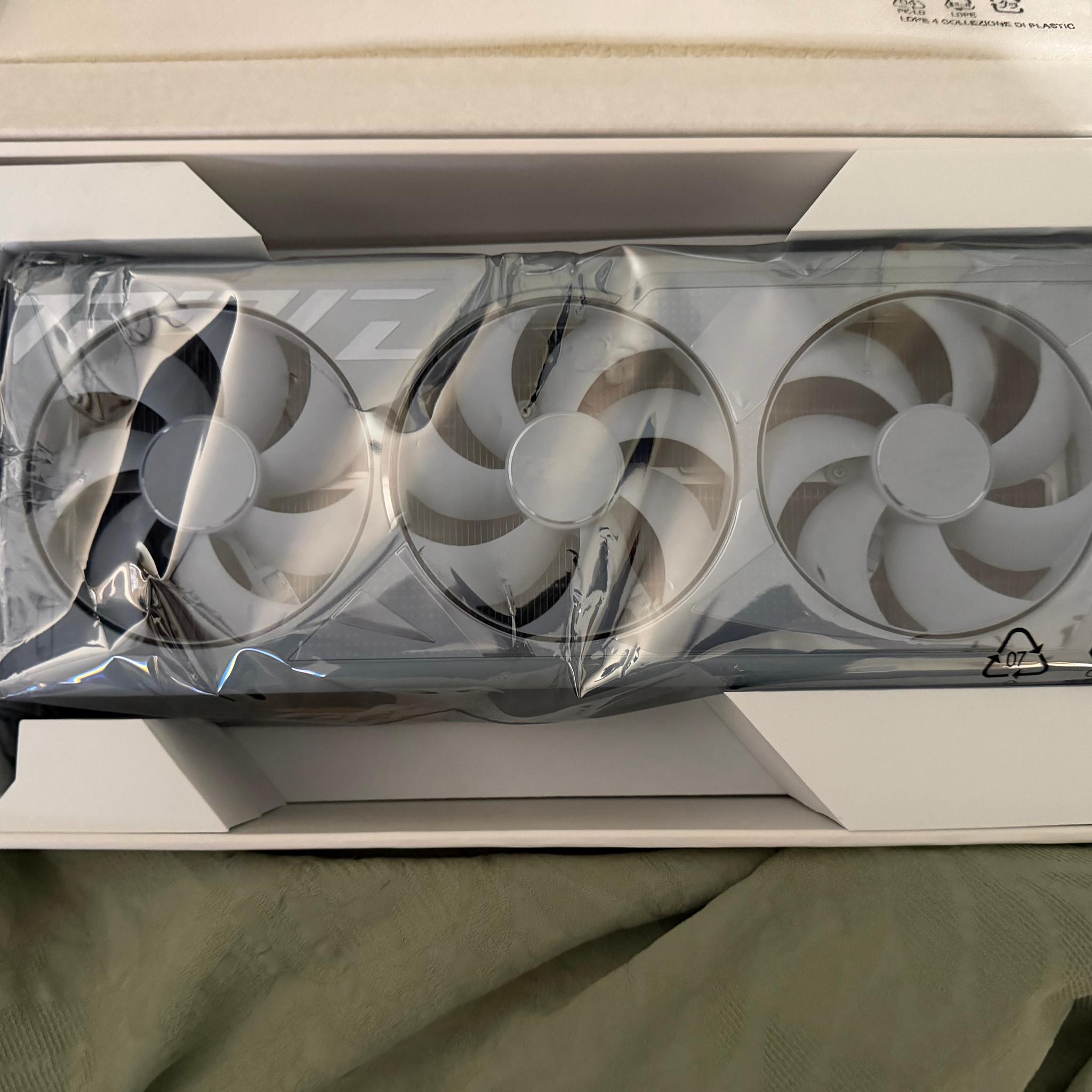 ASUS ROG Strix GeForce RTX 4090 White Edition 24GB GDDR6X