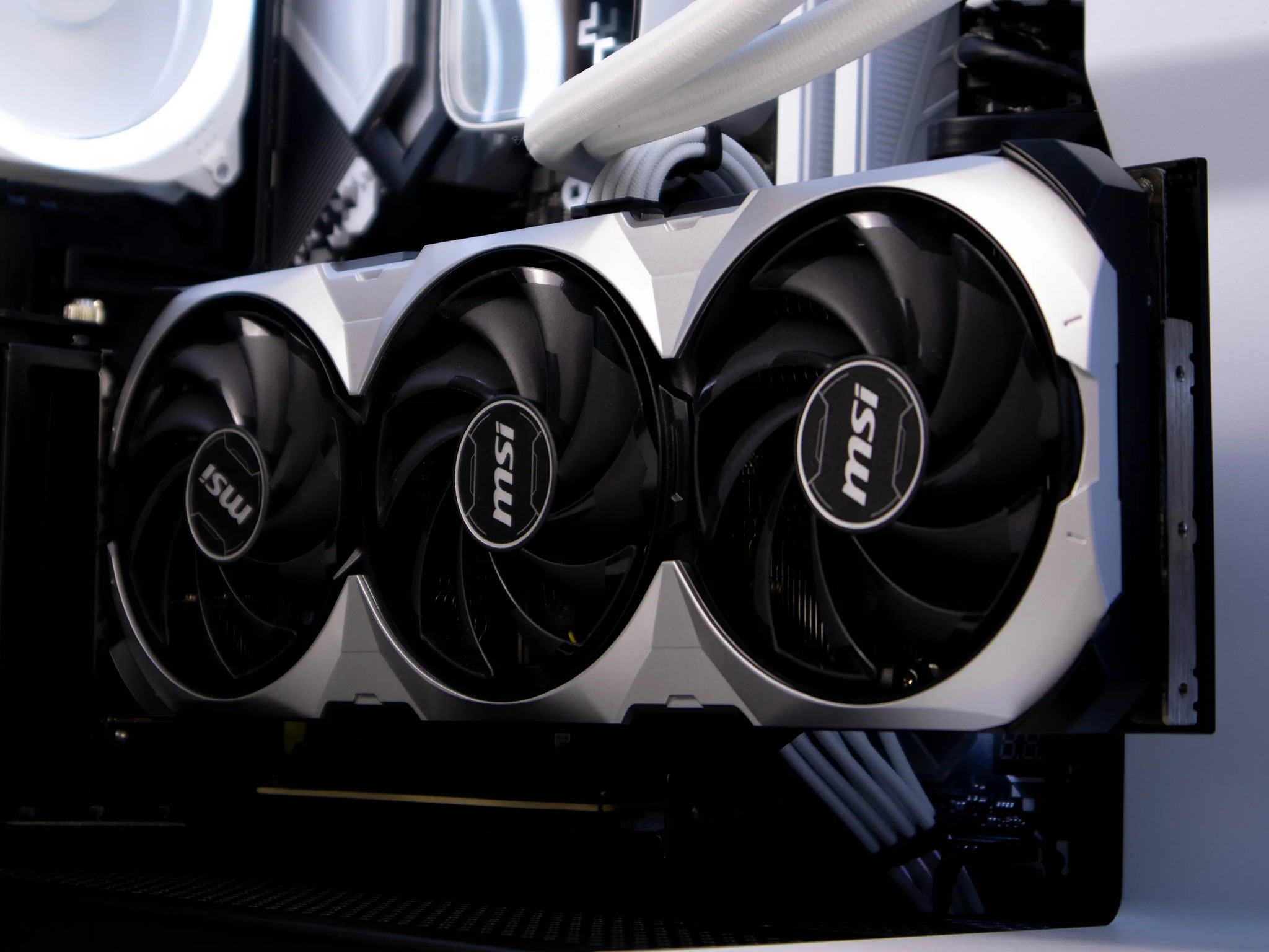 ~Smokey~ (RTX 4070 | Ryzen 7 5800X | 32gb RAM)