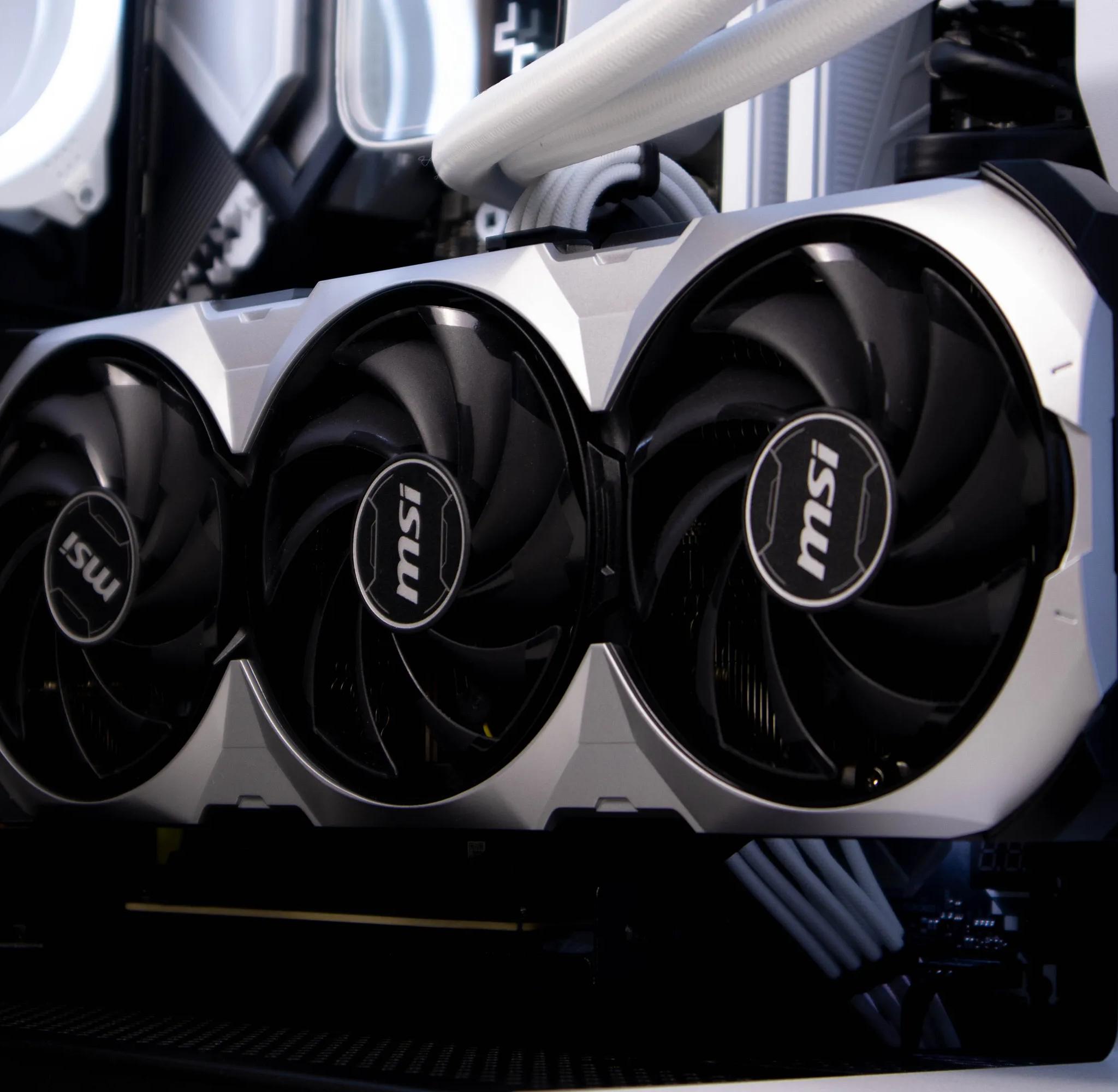 ~Smokey~ (RTX 4070 | Ryzen 7 5800X | 32gb RAM)