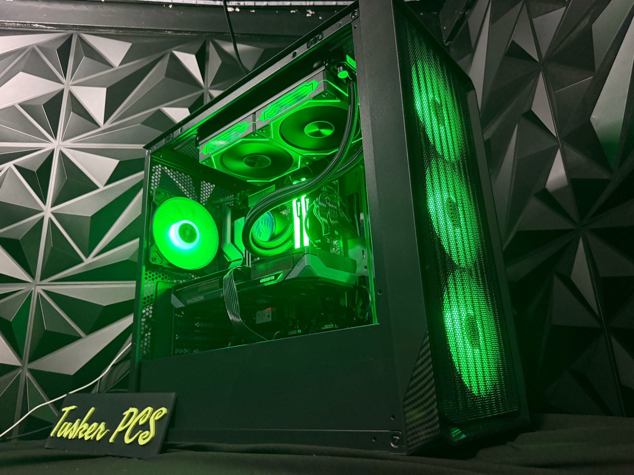 ⛈️🖤 DARK & STORMY 🖤⛈️ Ryzen 5 7600X| RX 9060XT| 16 GB RGB DDR5| 1.25 TB NVMe| 650W PSU