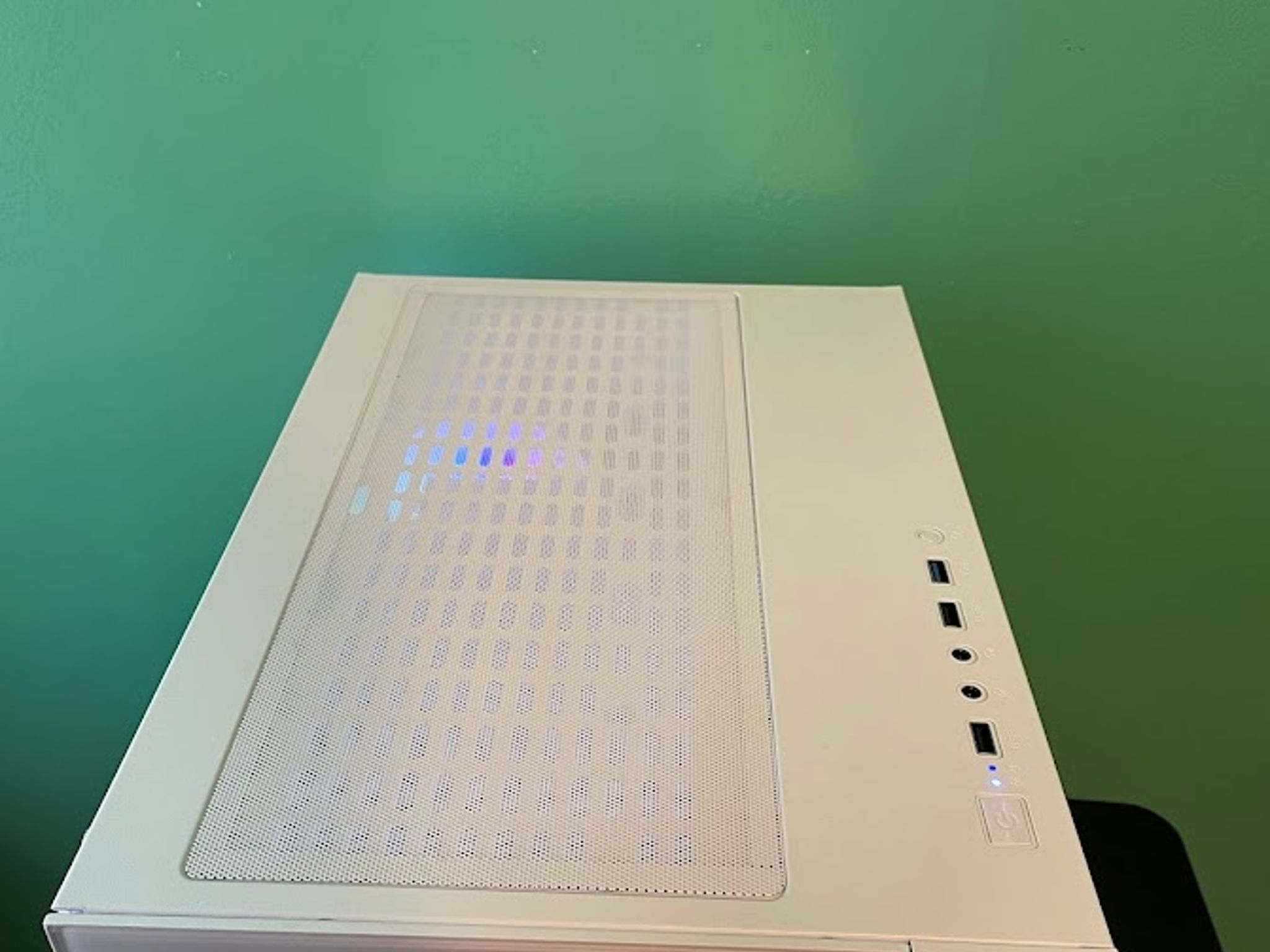 SLEEK WHITE Gaming PC| Intel i5 / AMD RX470 / 8GB / 256GB SSD WIN 10 PRO