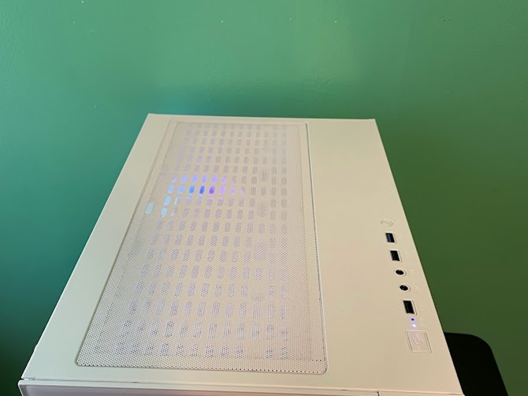 SLEEK WHITE Gaming PC| Intel i5 / AMD RX470 / 8GB / 256GB SSD WIN 10 PRO